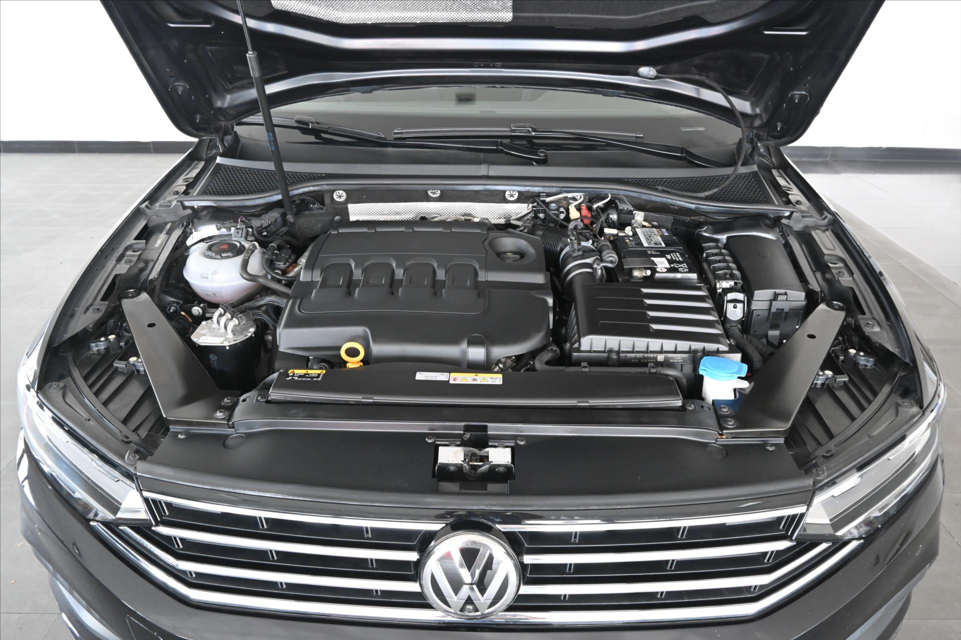 Hlavní fotografie vozu Volkswagen Passat 2,0 TDI 140 kW DSG Business Záruka až 5 let (6)