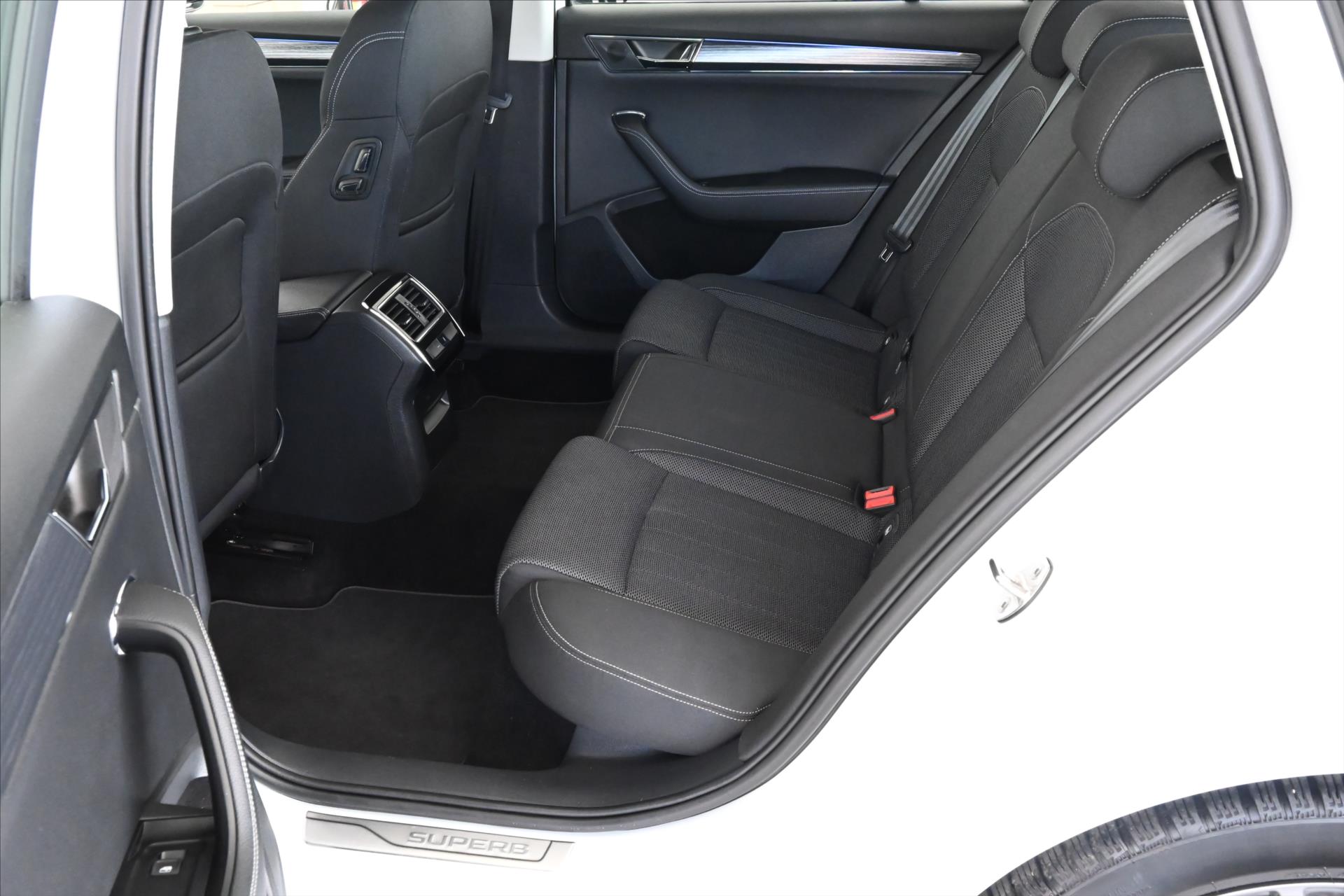 Hlavní fotografie vozu Škoda Superb 2,0 NEINZEROVAT, SLUŽEBNÍ STEHLÍK (11)