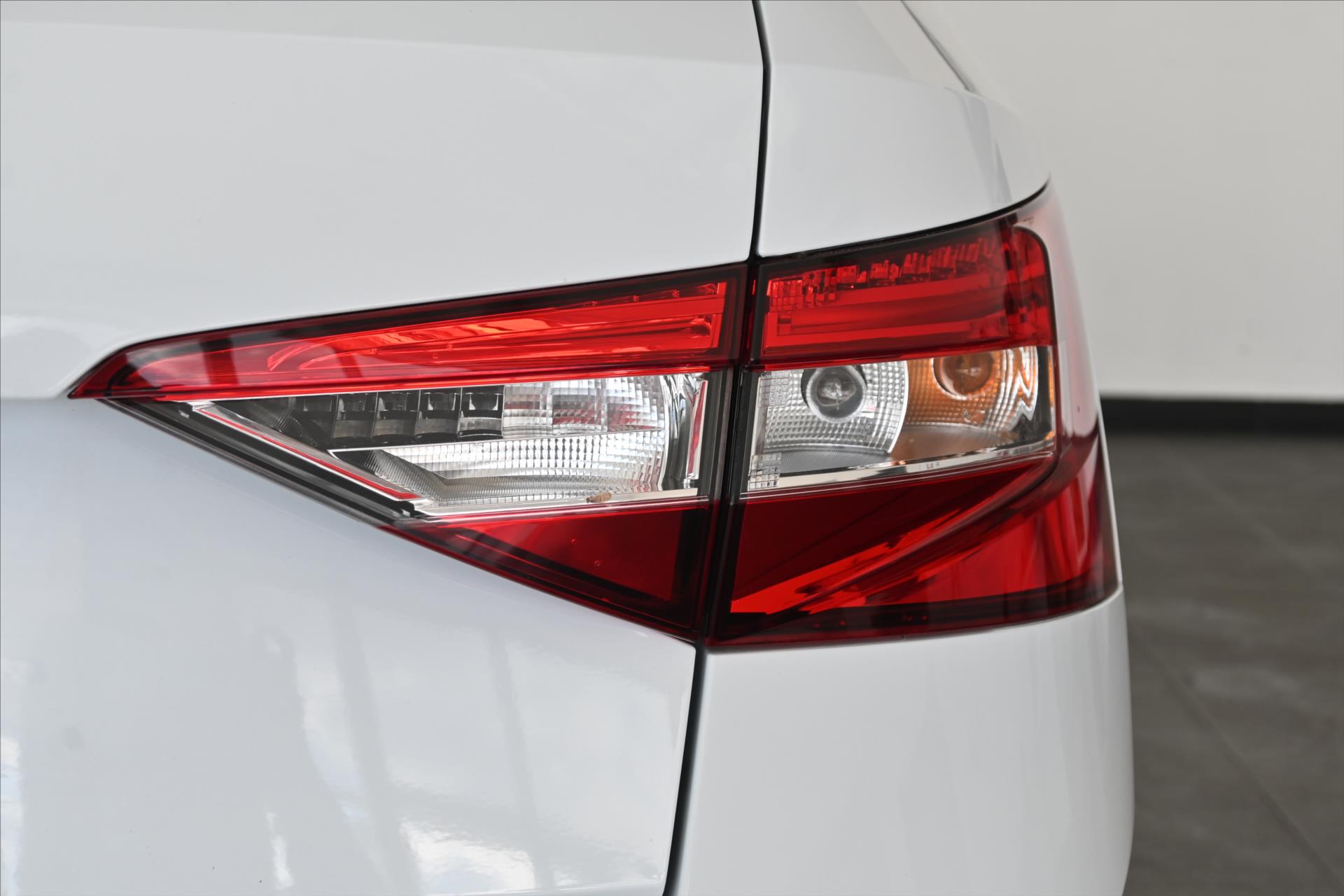 Hlavní fotografie vozu Škoda Superb 2,0 TDI 110kW DSG STYLE Záruka až 5 let (32)