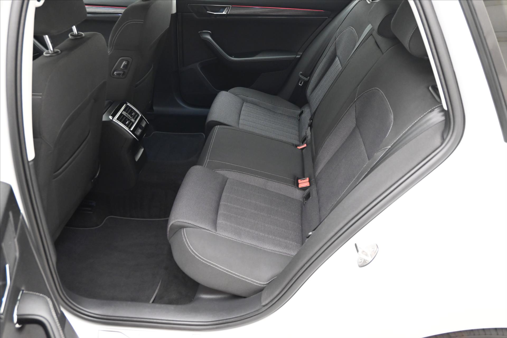 Hlavní fotografie vozu Škoda Superb 2,0 TDI 110kW Style DSG Záruka až 5 let (14)