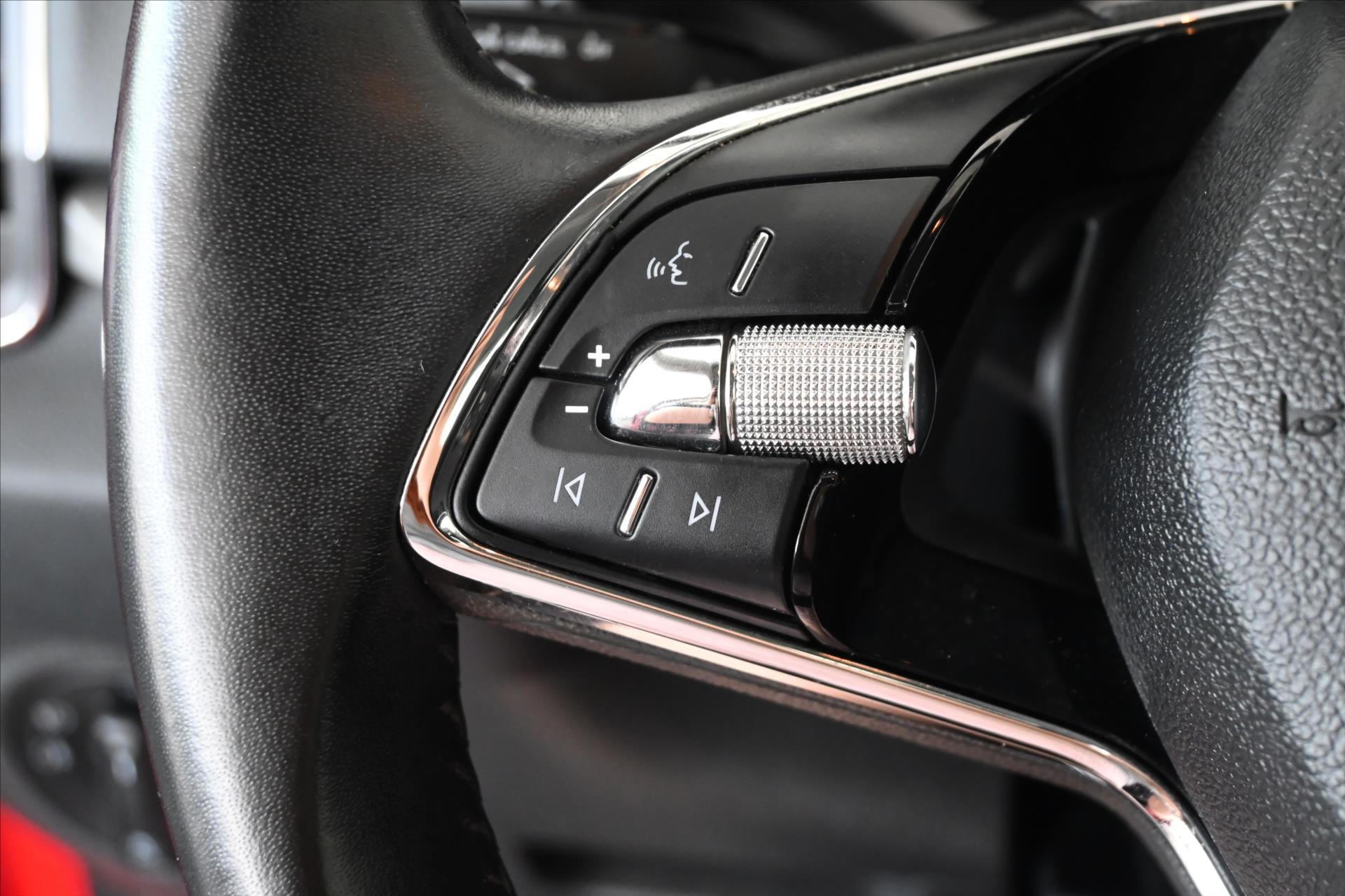 Hlavní fotografie vozu Škoda Karoq 1,0 TSi 81kW Ambiente Záruka až 5 let (17)