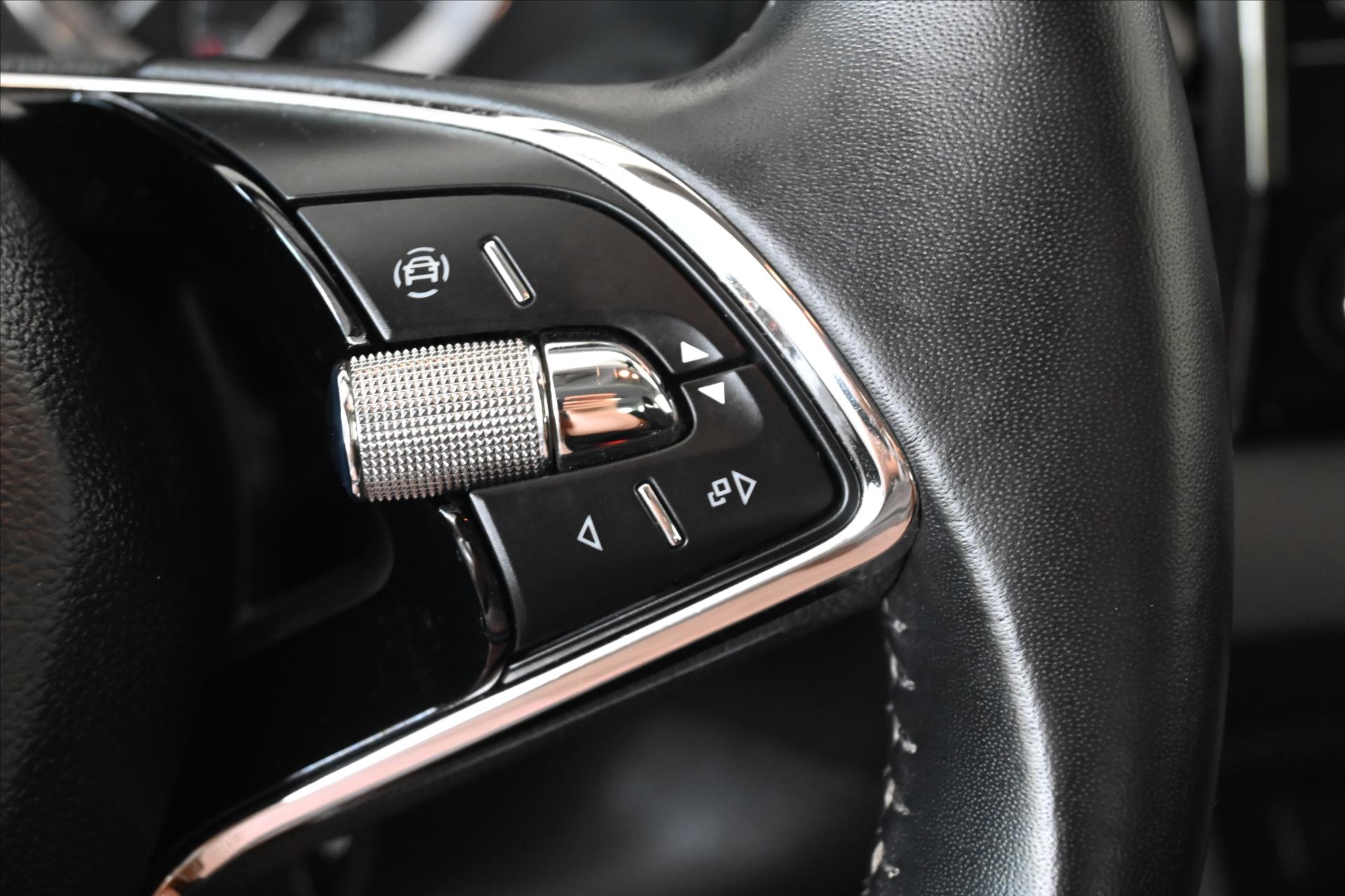 Hlavní fotografie vozu Škoda Karoq 1,0 TSi 81kW Ambiente Záruka až 5 let (18)