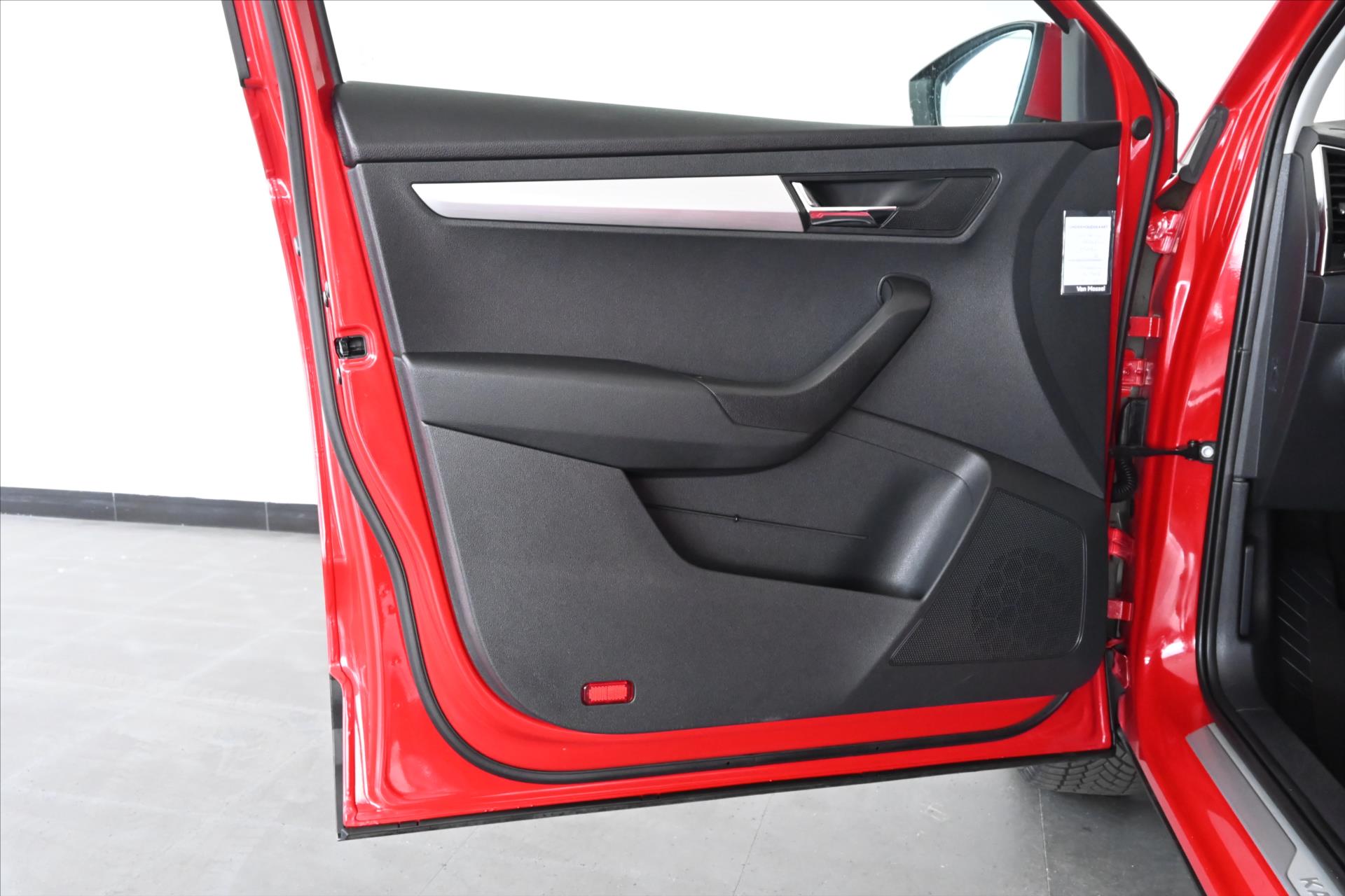 Hlavní fotografie vozu Škoda Karoq 1,0 TSi 81kW Ambiente Záruka až 5 let (24)