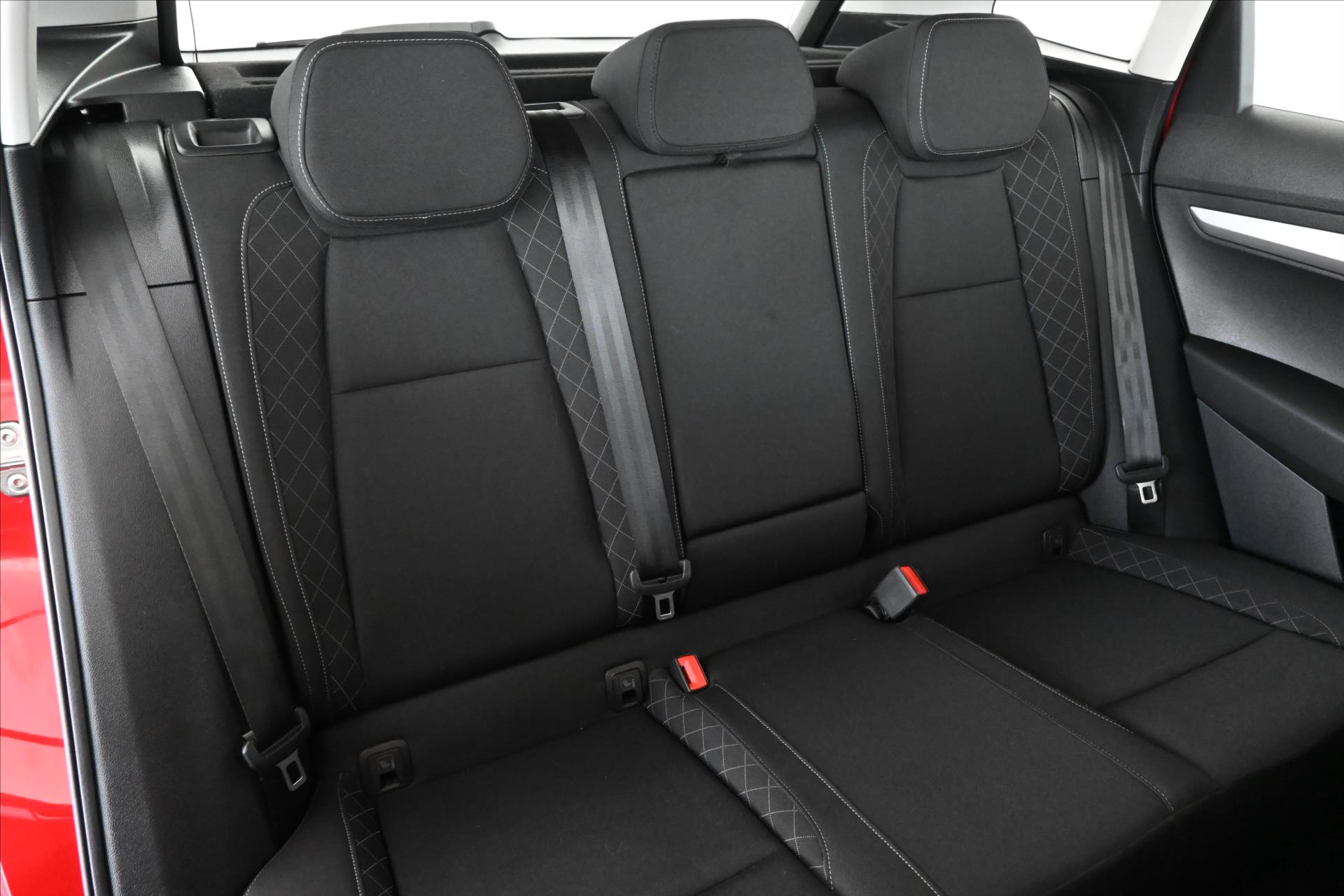 Hlavní fotografie vozu Škoda Karoq 1,0 TSi 81kW Ambiente Záruka až 5 let (27)