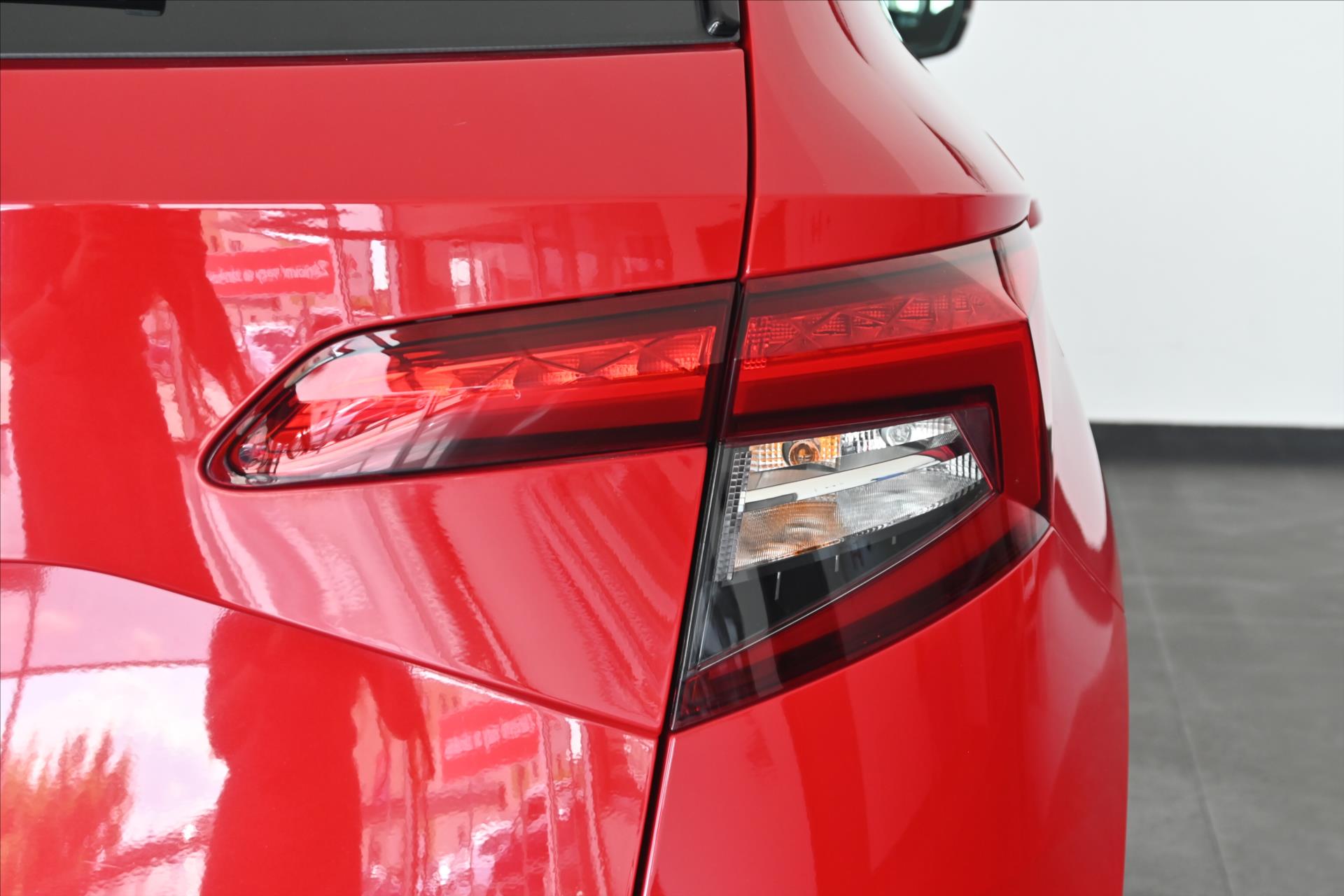 Hlavní fotografie vozu Škoda Karoq 1,0 TSi 81kW Ambiente Záruka až 5 let (30)