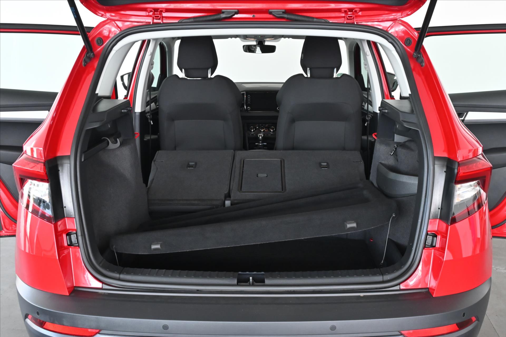 Hlavní fotografie vozu Škoda Karoq 1,0 TSi 81kW Ambiente Záruka až 5 let (7)