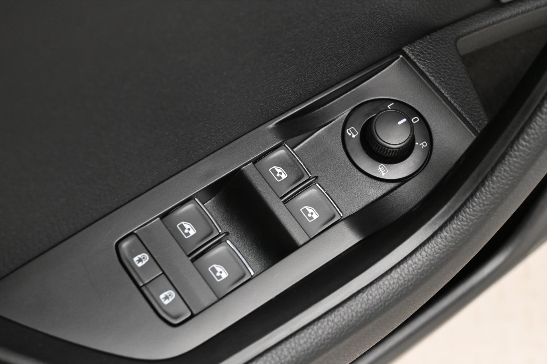 Hlavní fotografie vozu Škoda Superb 2,0 TDI 140kW STYLE DSG Záruka až 5 let (28)