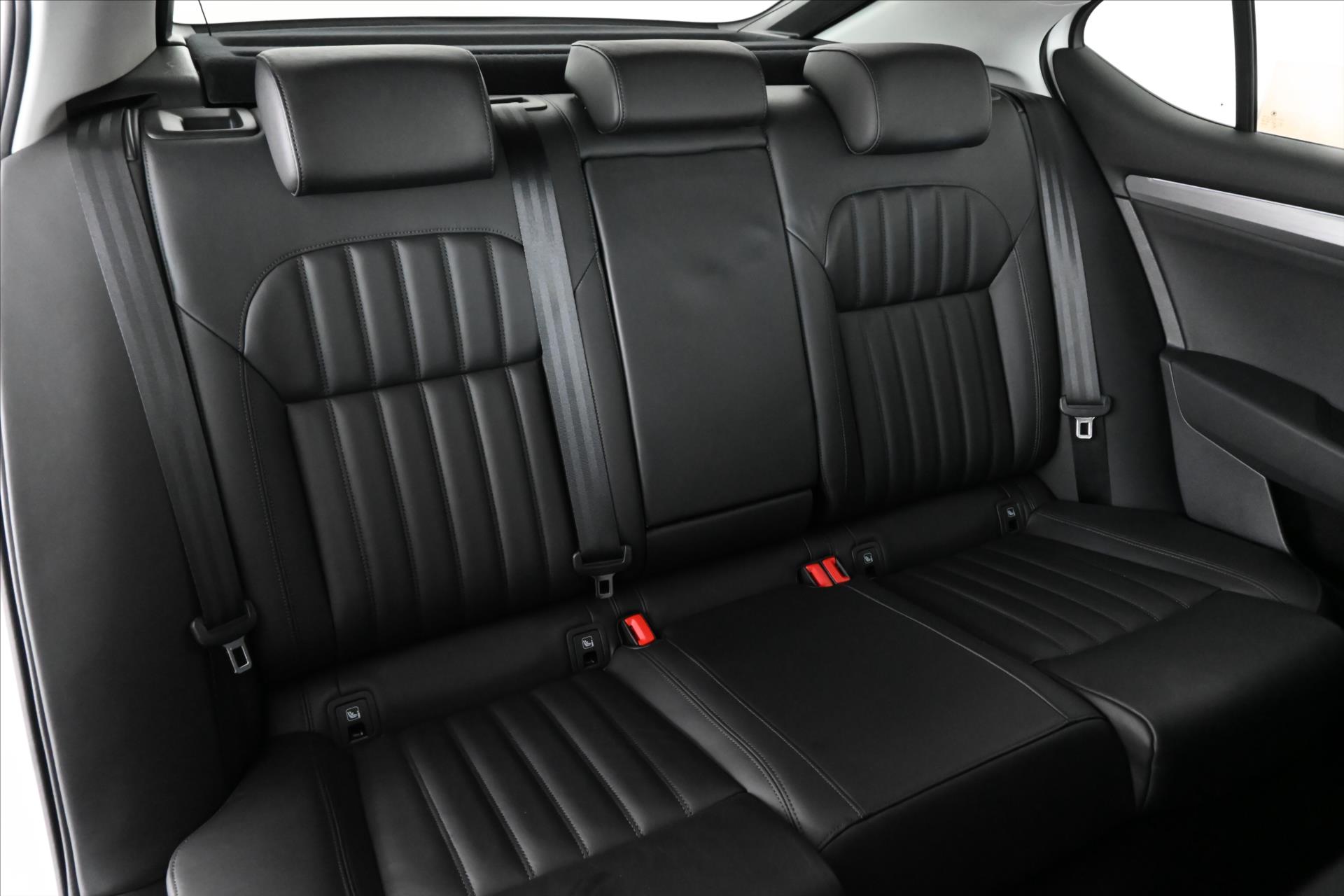 Hlavní fotografie vozu Škoda Superb 2,0 TDI 140kW STYLE DSG Záruka až 5 let (29)