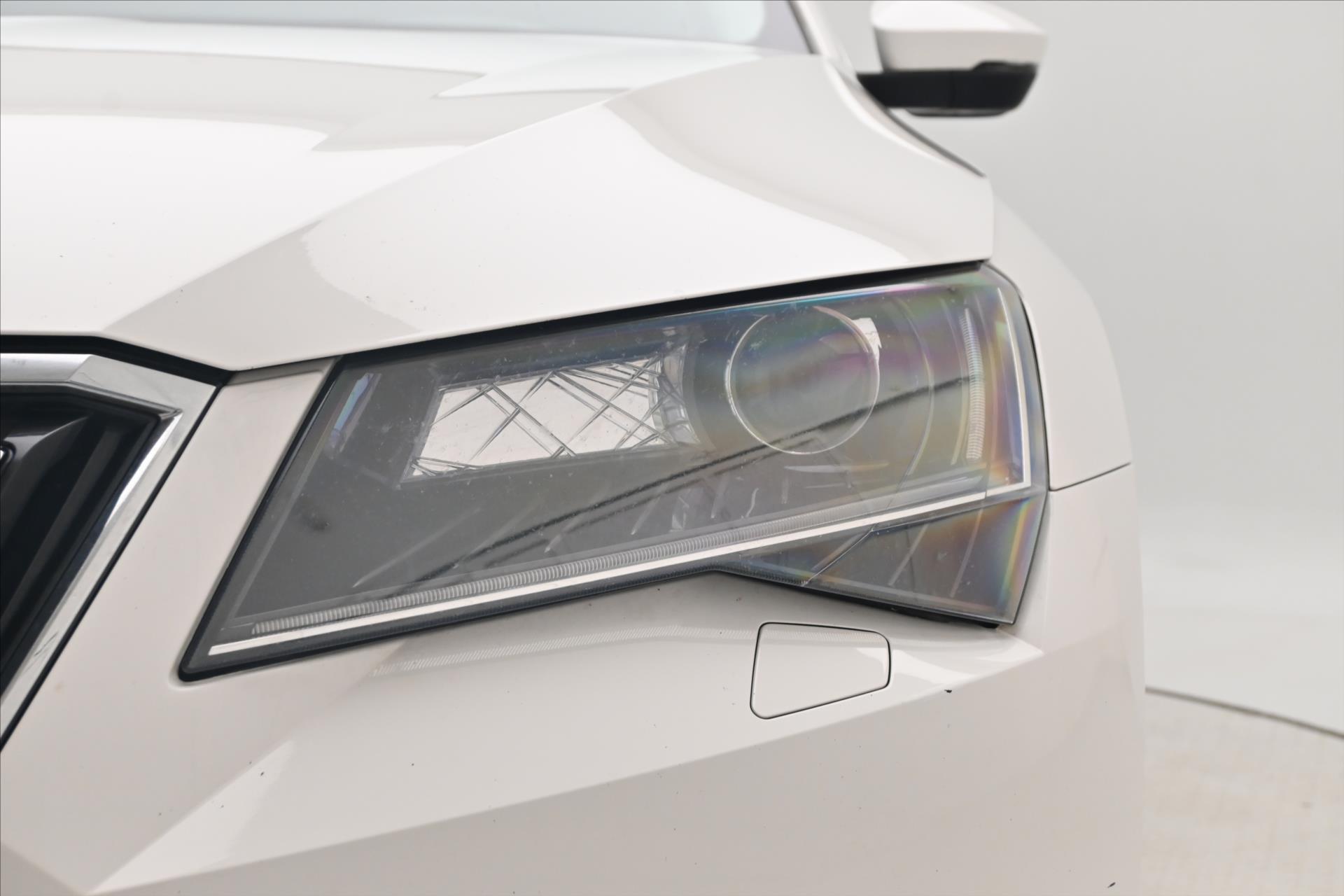Hlavní fotografie vozu Škoda Superb 2,0 TDI 140kW STYLE DSG Záruka až 5 let (32)