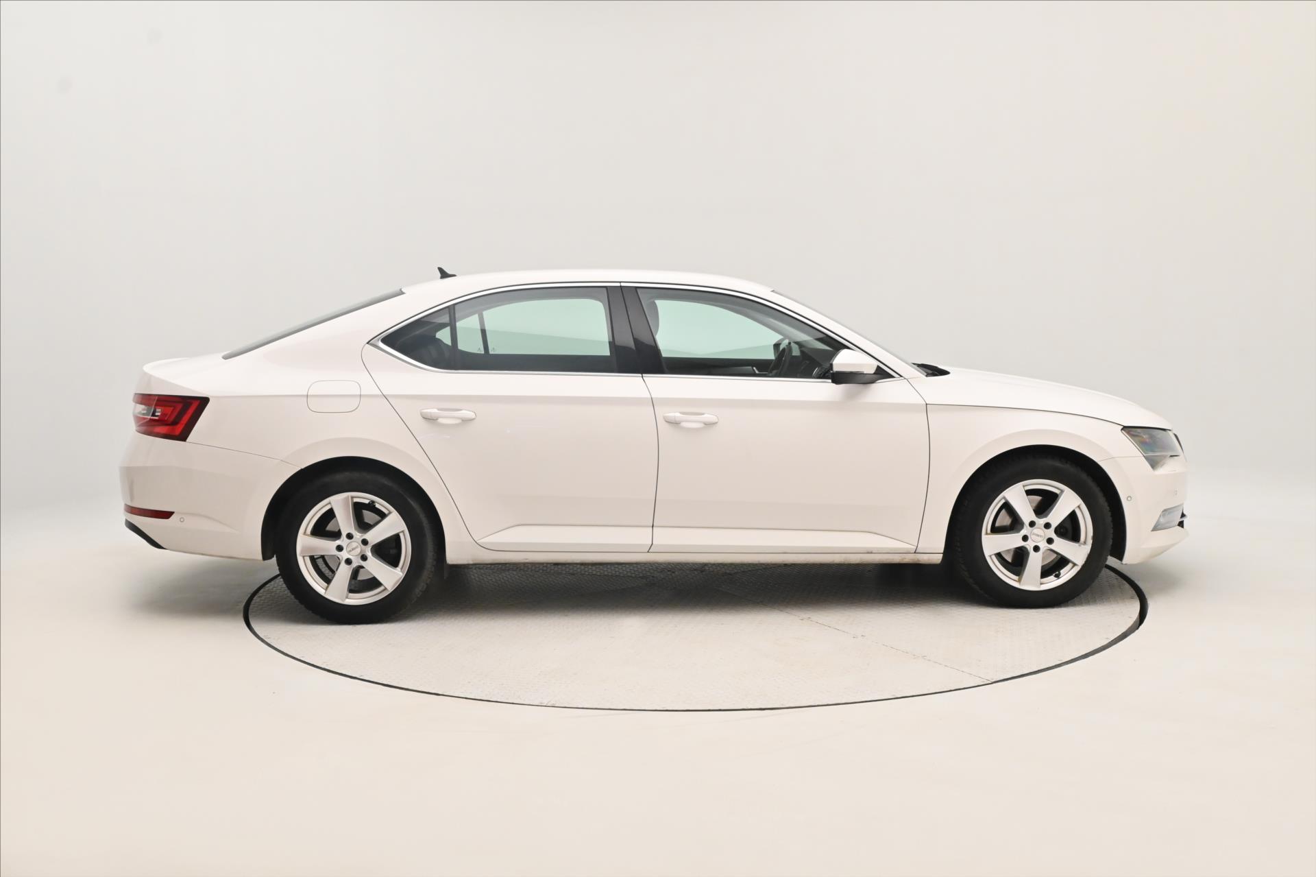 Hlavní fotografie vozu Škoda Superb 2,0 TDI 140kW STYLE DSG Záruka až 5 let (3)