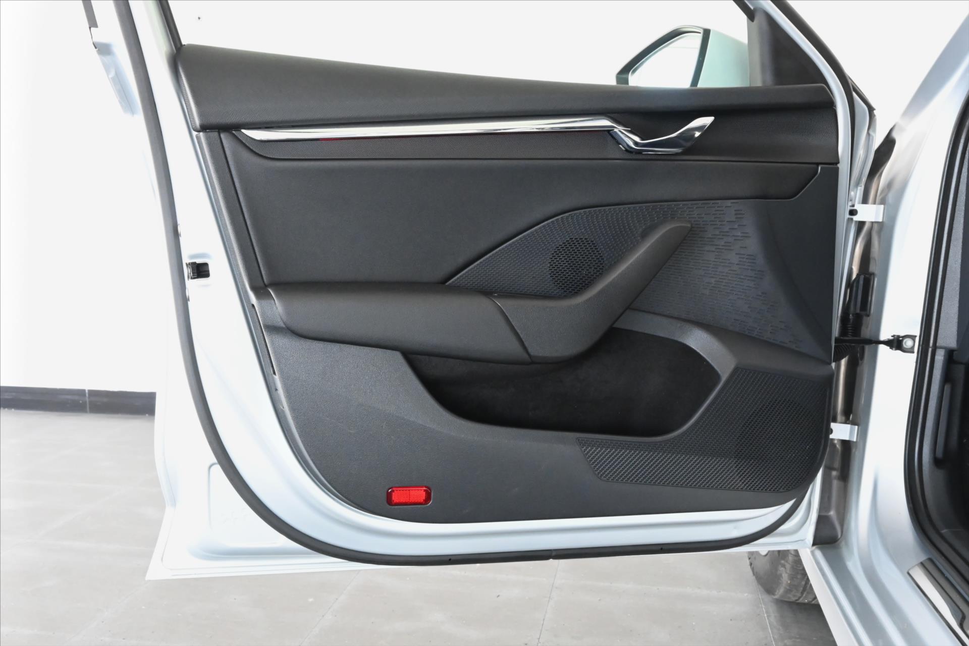 Hlavní fotografie vozu Škoda Octavia 2,0 TDI 110 kW DSG Style Záruka až 5 let (28)