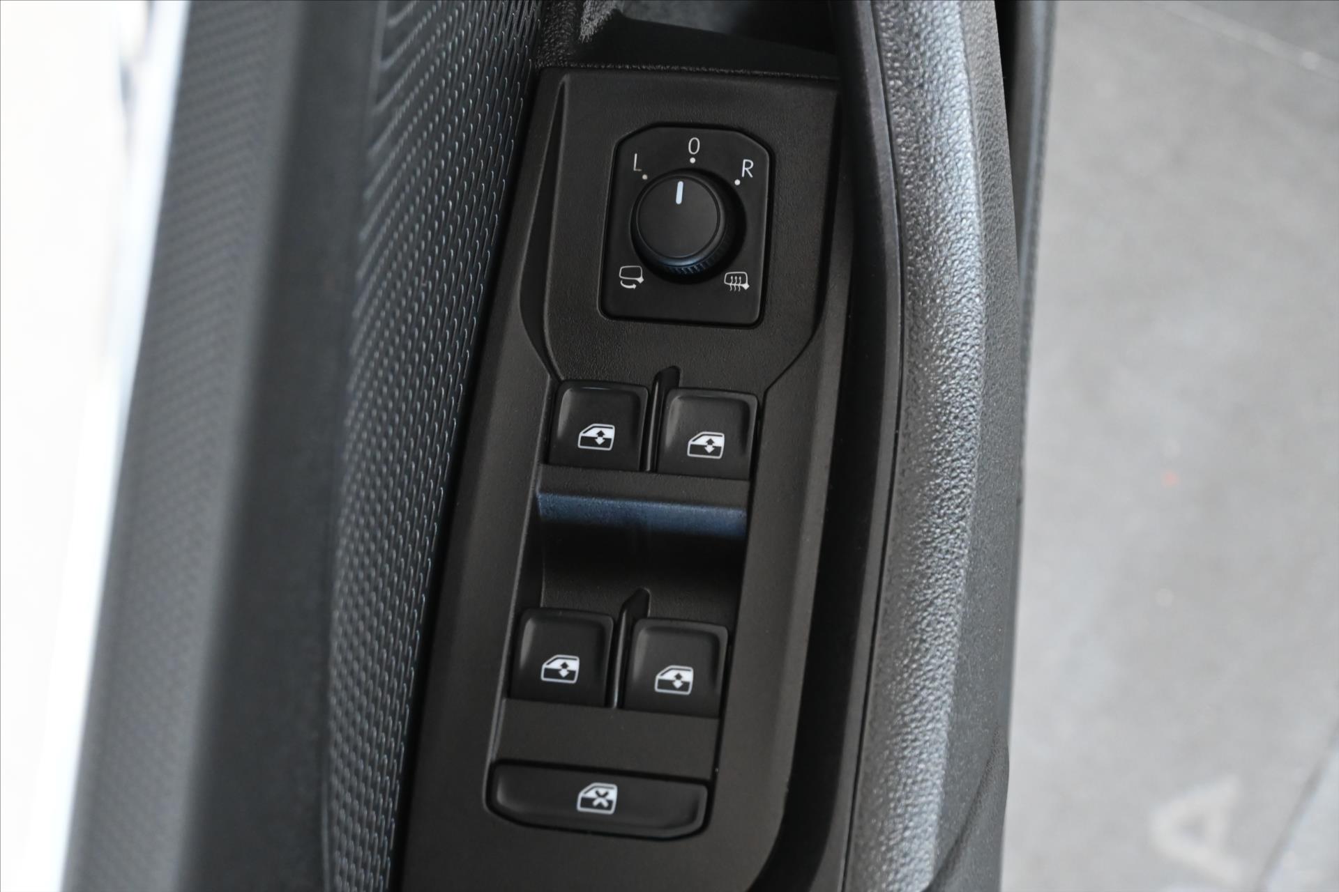 Hlavní fotografie vozu Škoda Octavia 2,0 TDi 110kW DSG *Style* Záruka až 5 let (27)