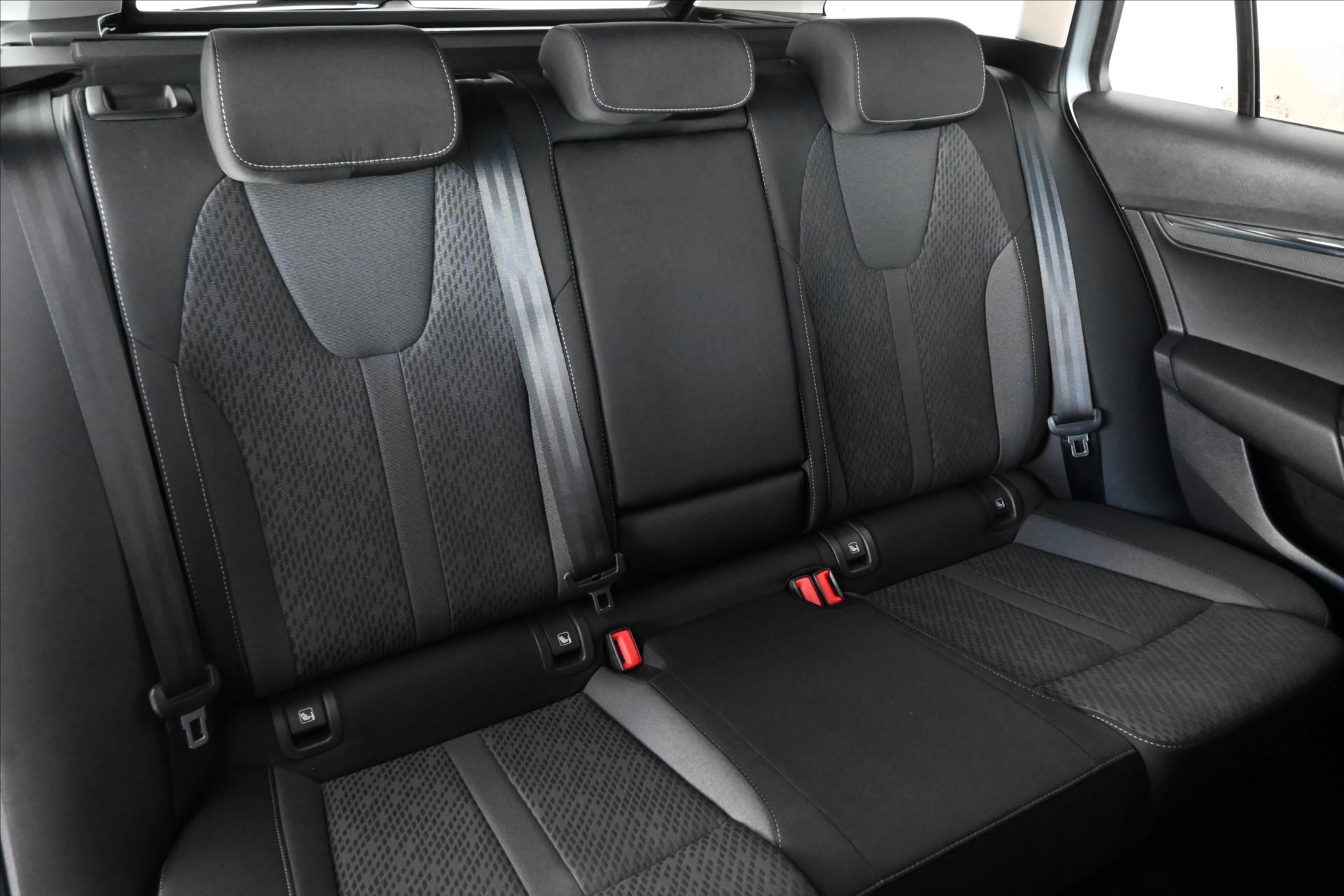 Hlavní fotografie vozu Škoda Octavia 2,0 TDi 110kW DSG *Style* Záruka až 5 let (29)