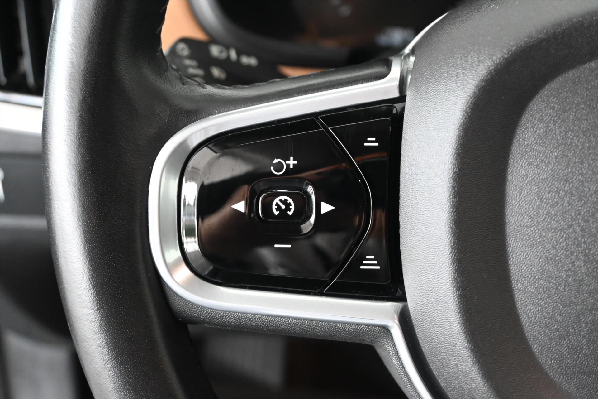 Main photo of the car Volvo V90 2.0 D5 AWD 173 kW Inscription Warranty up to 5 years (18)