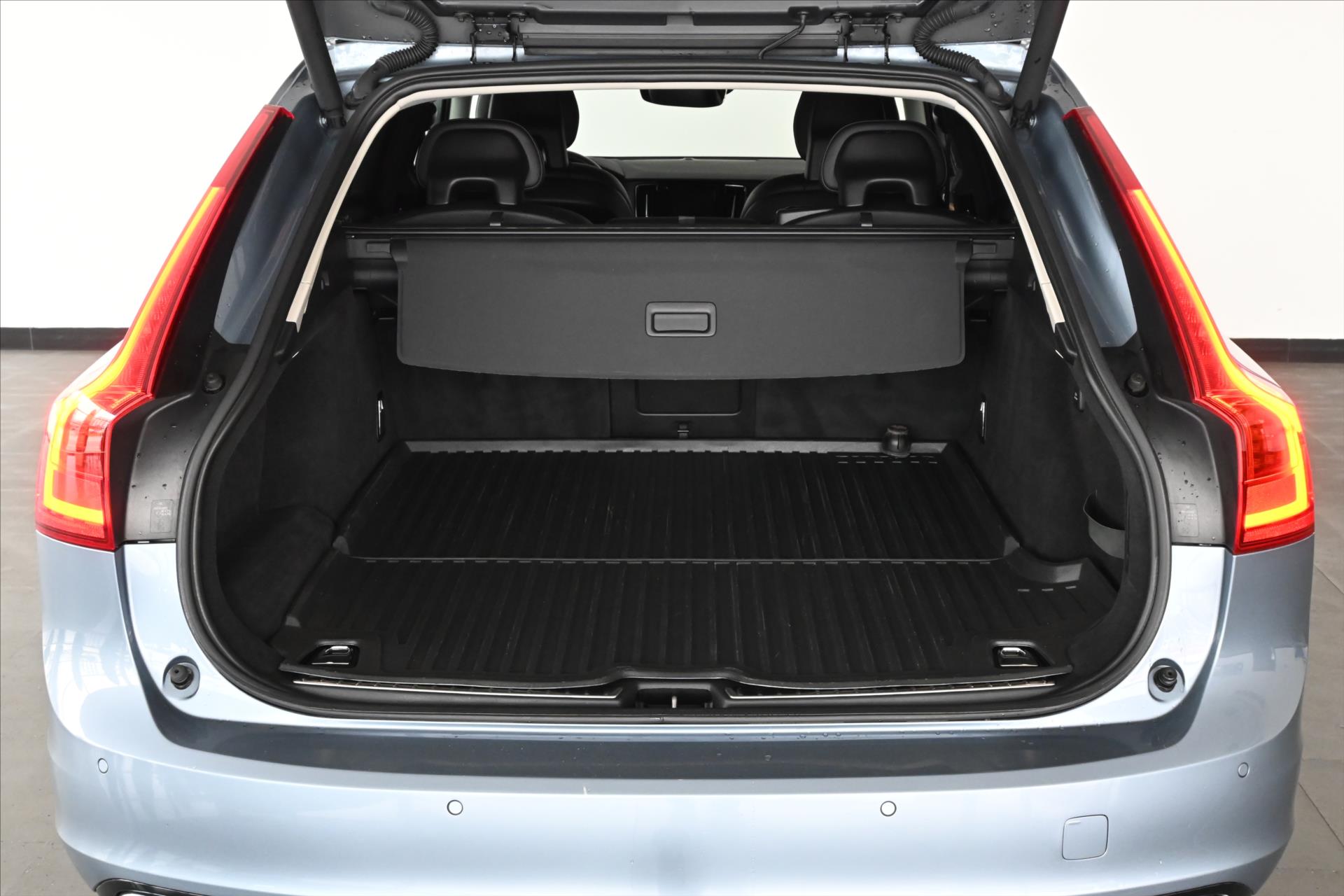 Main photo of the car Volvo V90 2.0 D5 AWD 173 kW Inscription Warranty up to 5 years (7)