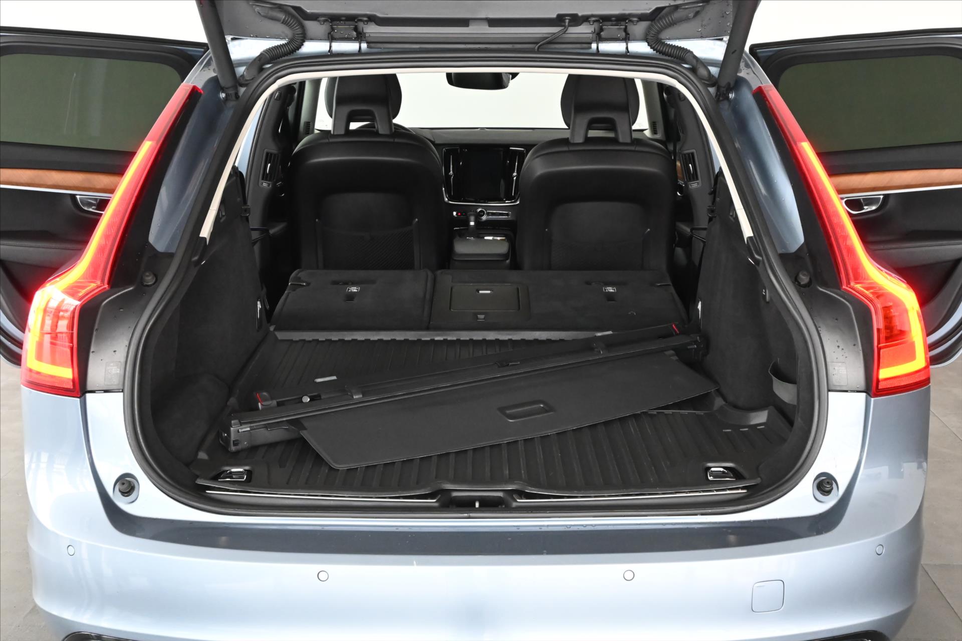 Main photo of the car Volvo V90 2.0 D5 AWD 173 kW Inscription Warranty up to 5 years (8)