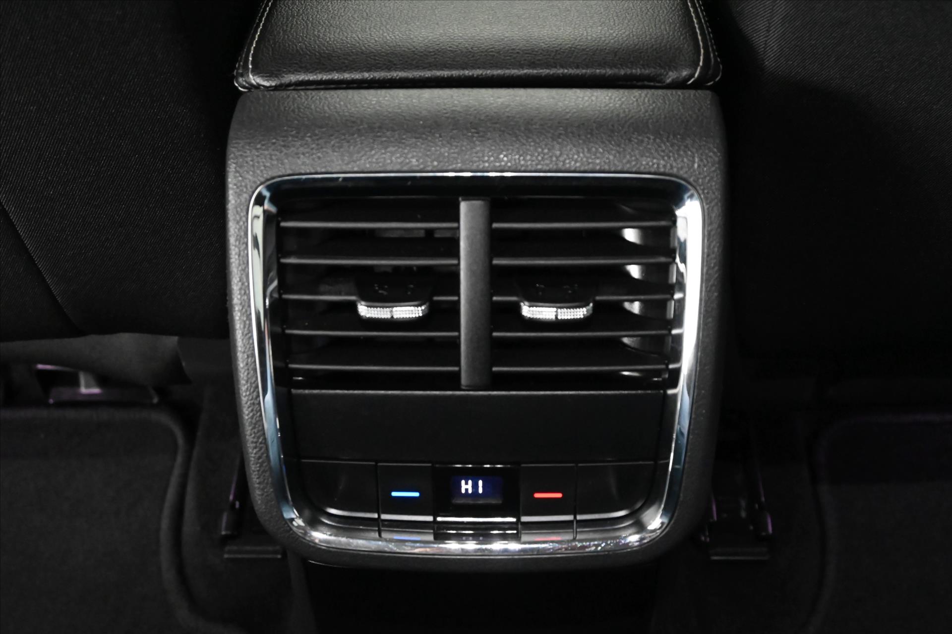 Hlavní fotografie vozu Škoda Octavia 2,0 TDi 110kW DSG *Style* Záruka až 5 let (24)