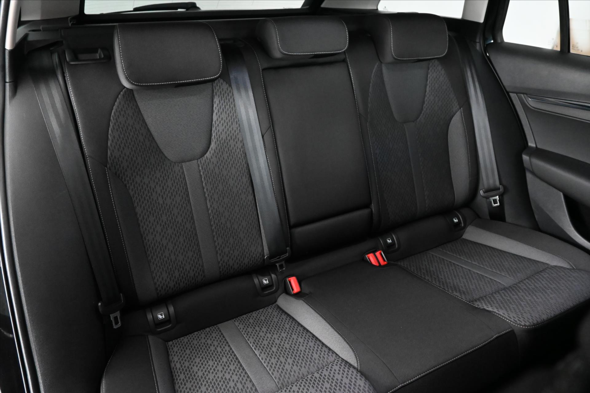 Hlavní fotografie vozu Škoda Octavia 2,0 TDi 110kW DSG *Style* Záruka až 5 let (30)