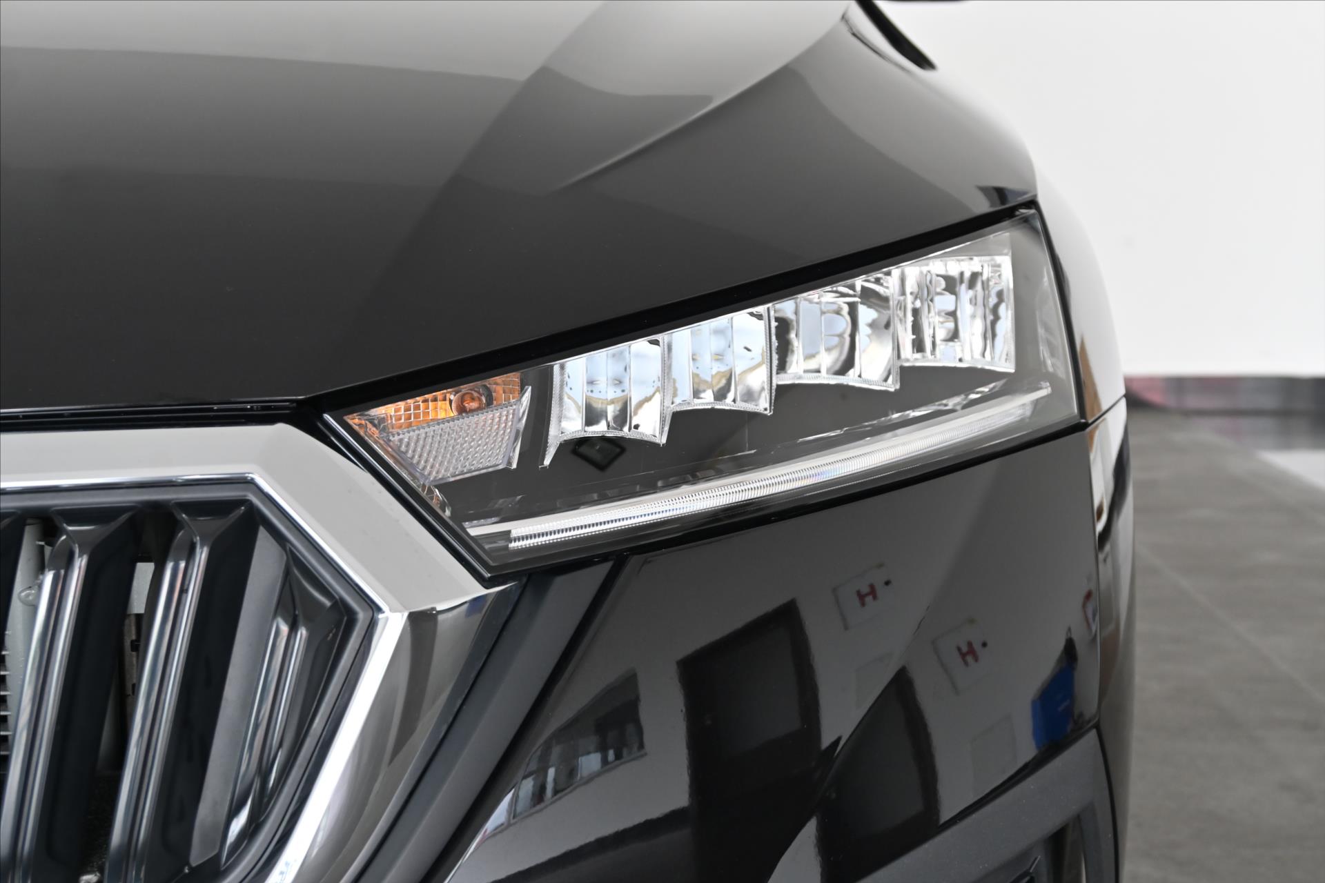 Hlavní fotografie vozu Škoda Octavia 2,0 TDi 110kW DSG *Style* Záruka až 5 let (32)