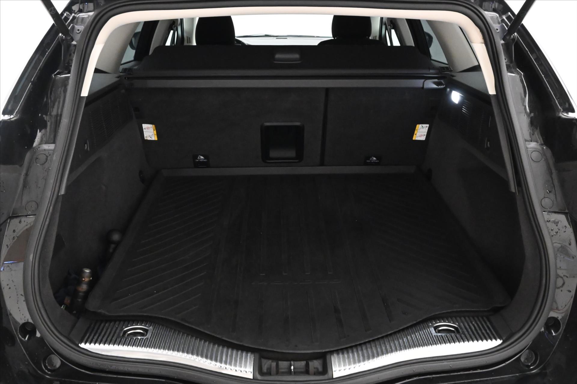 Hlavní fotografie vozu Ford Mondeo 2,0 EcoBlue 140 kW AT/8 Titanium Záruka až 5 let (10)