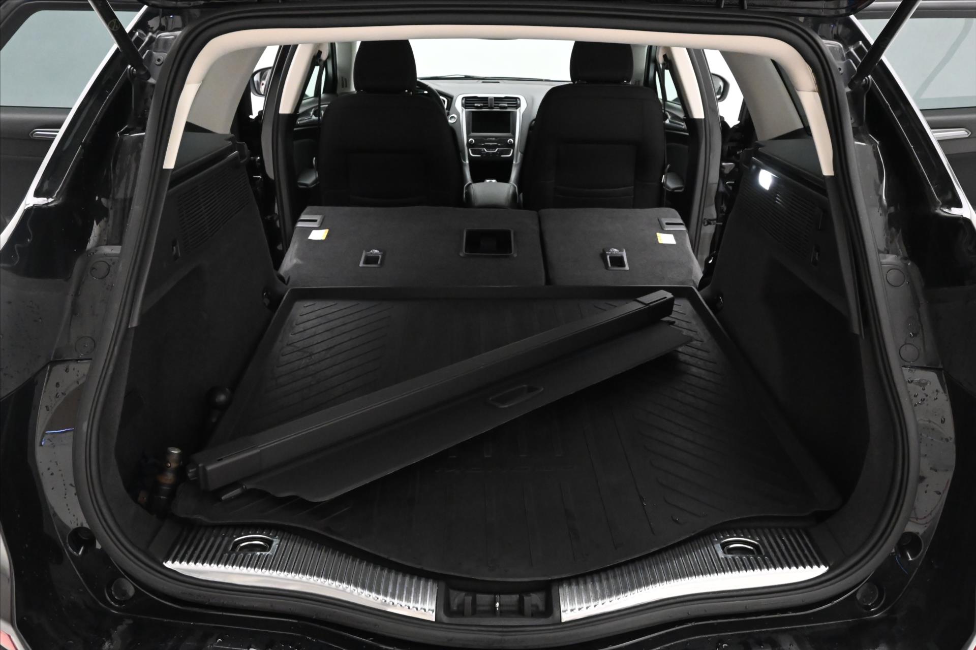 Hlavní fotografie vozu Ford Mondeo 2,0 EcoBlue 140 kW AT/8 Titanium Záruka až 5 let (11)