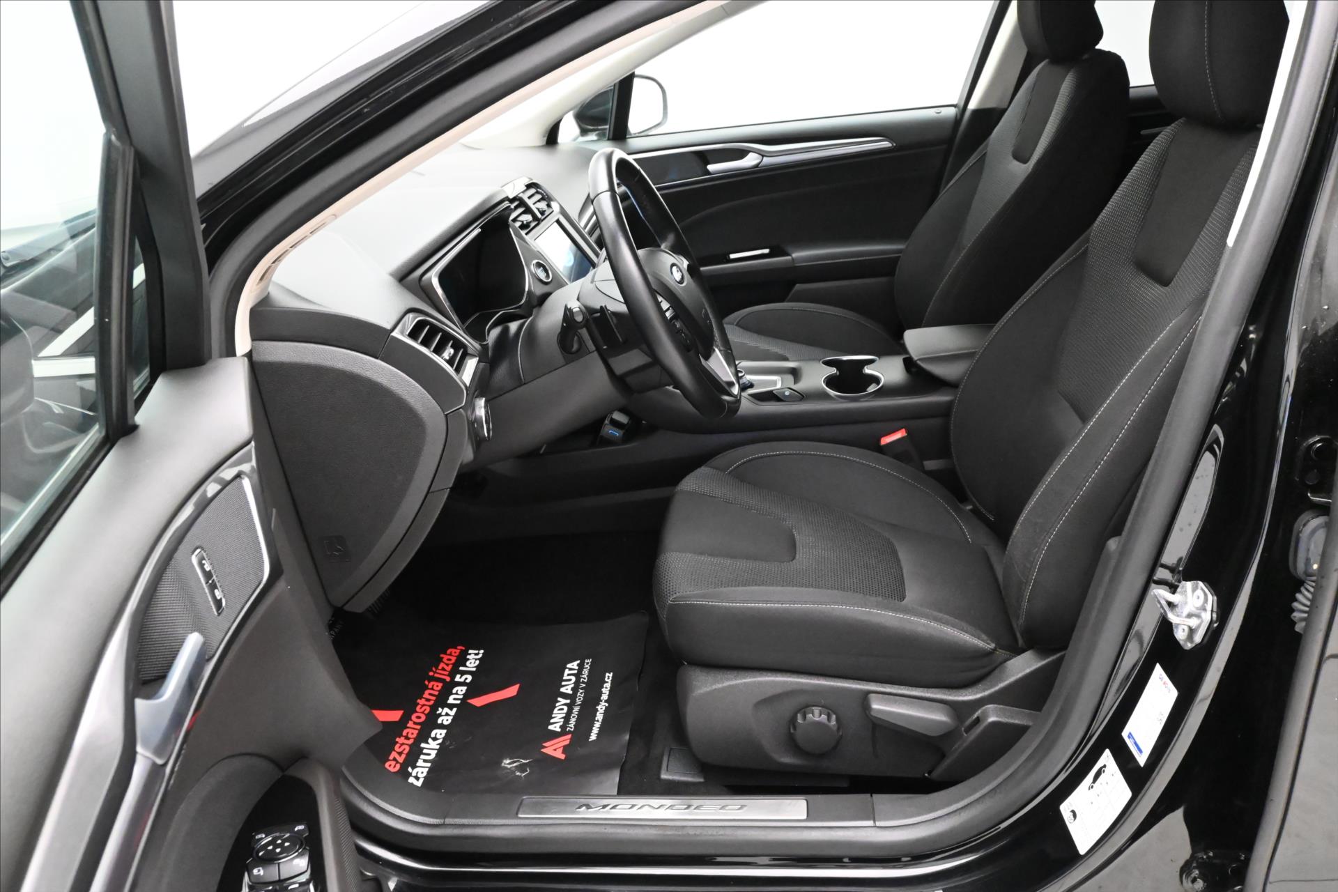 Hlavní fotografie vozu Ford Mondeo 2,0 EcoBlue 140 kW AT/8 Titanium Záruka až 5 let (13)