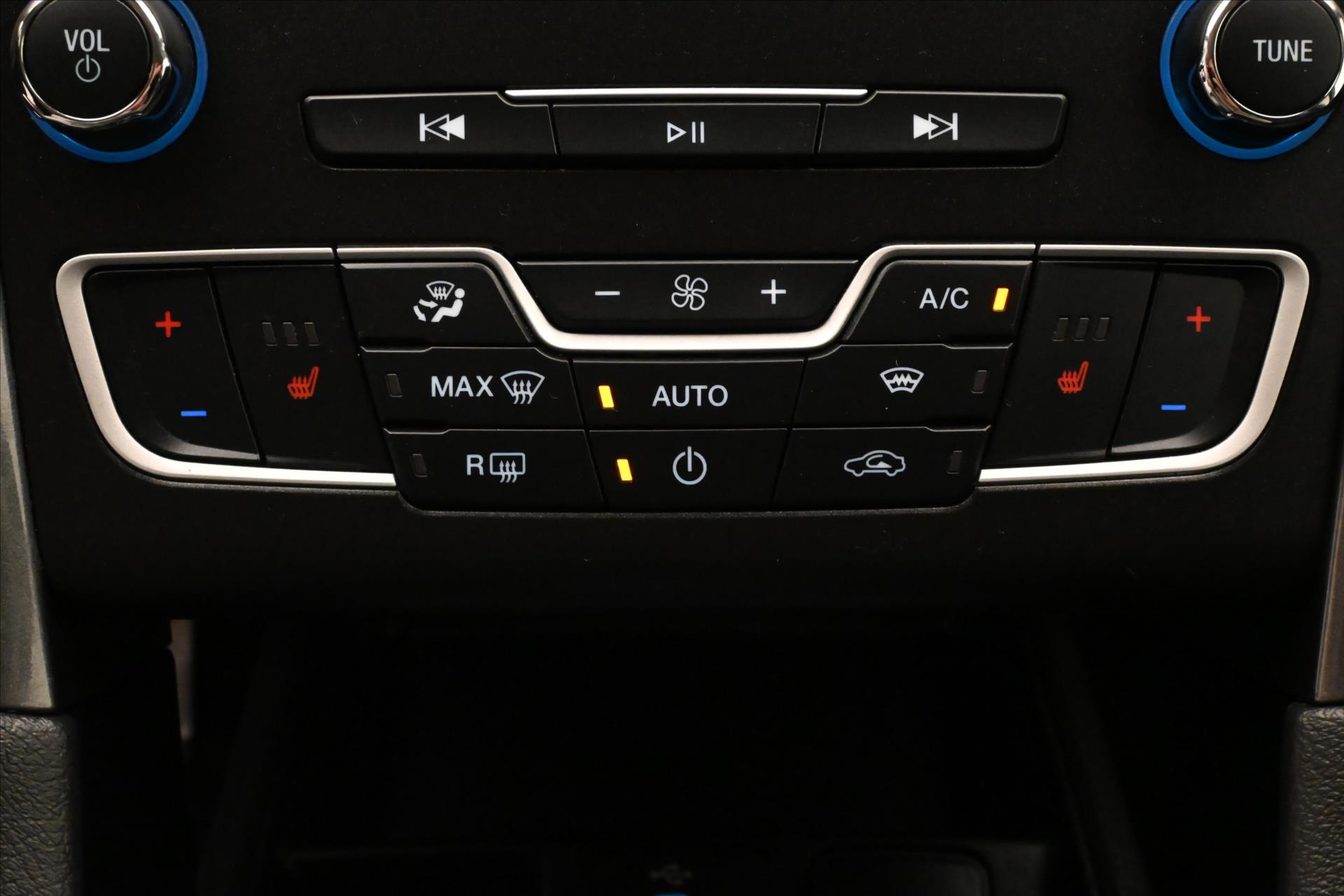 Hlavní fotografie vozu Ford Mondeo 2,0 EcoBlue 140 kW AT/8 Titanium Záruka až 5 let (20)