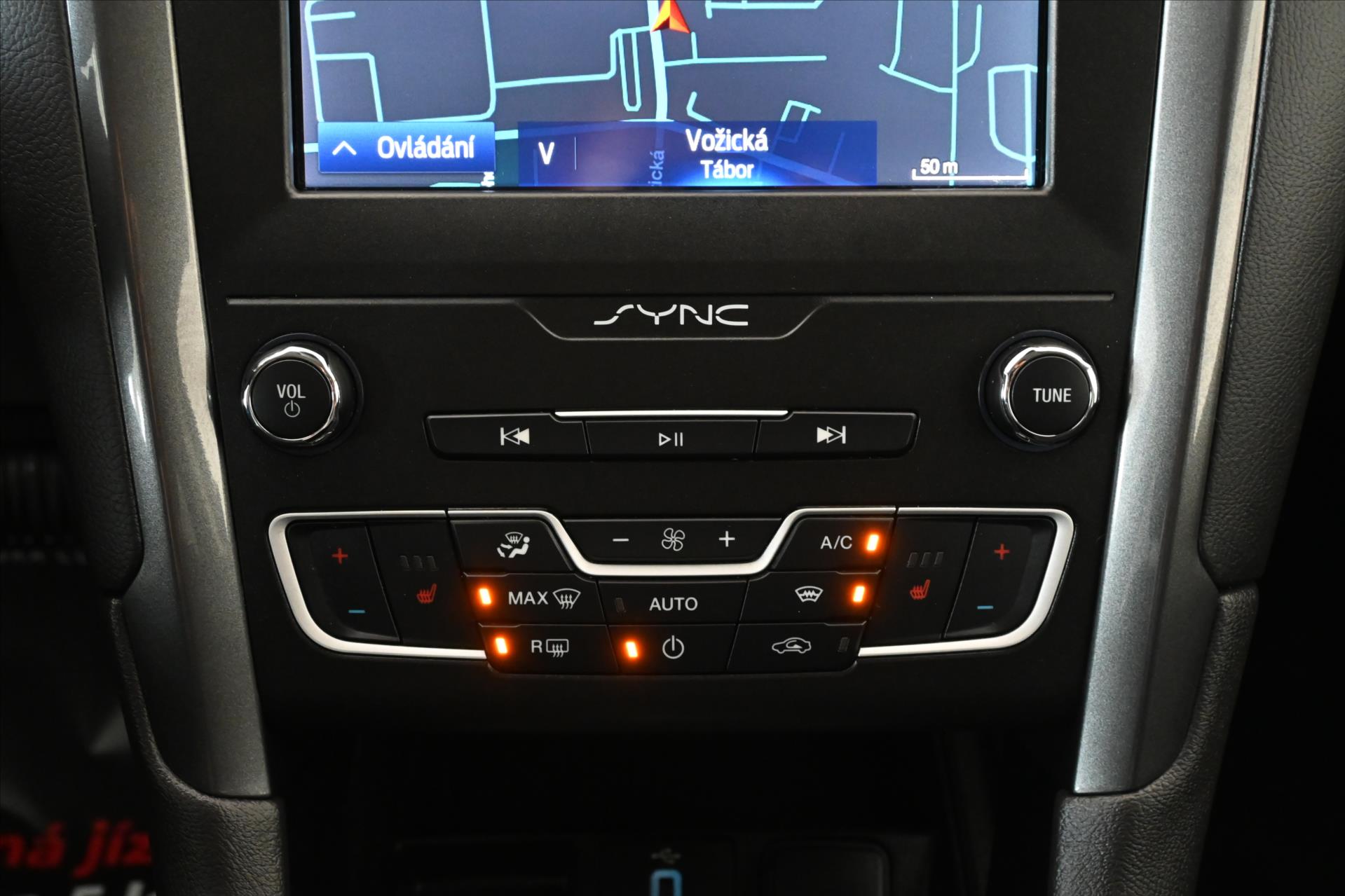 Hlavní fotografie vozu Ford Mondeo 2,0 EcoBLUE 140 kW AT/8 TITANIUM Záruka až 5 let (21)