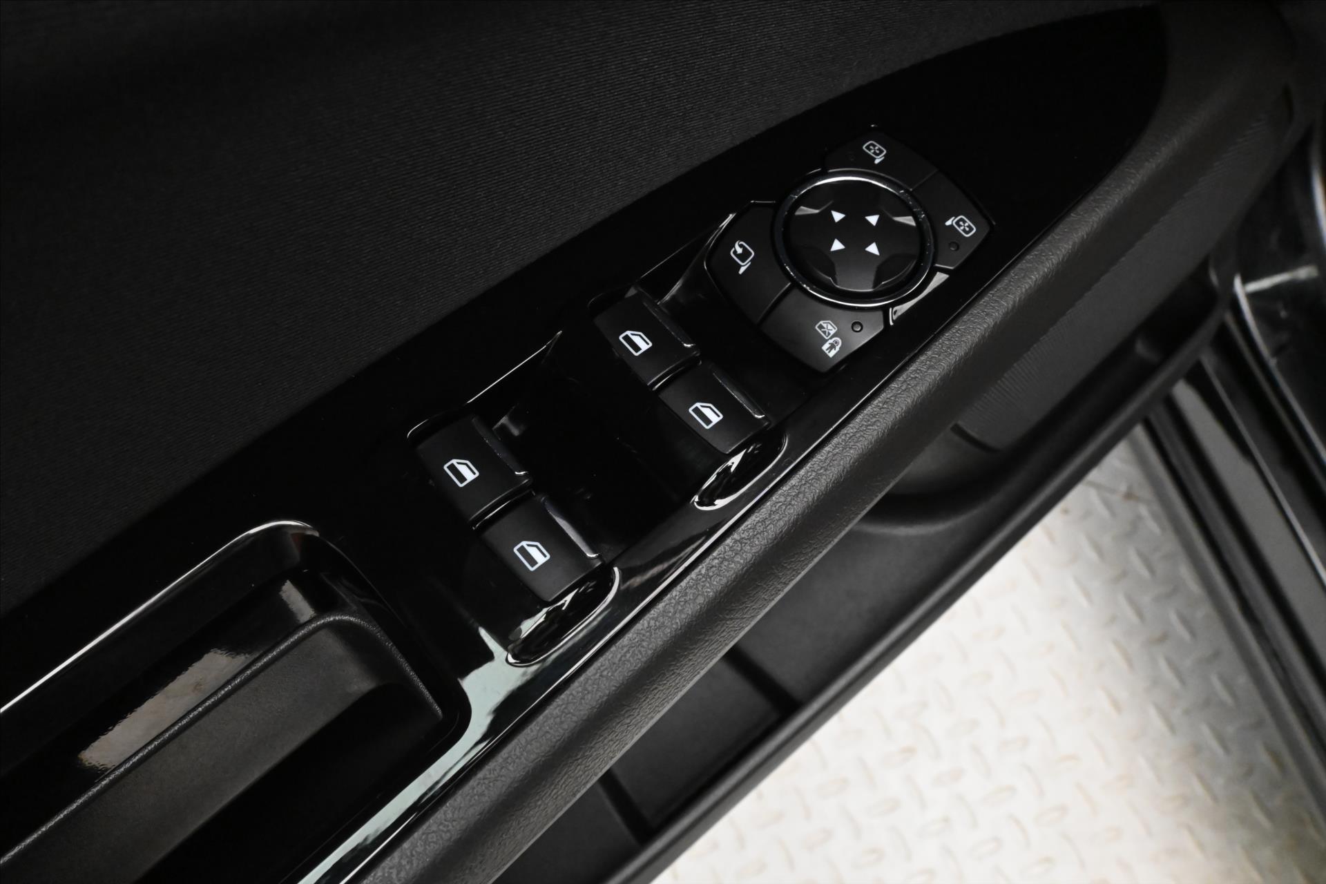 Hlavní fotografie vozu Ford Mondeo 2,0 EcoBlue 140 kW AT/8 Titanium Záruka až 5 let (23)