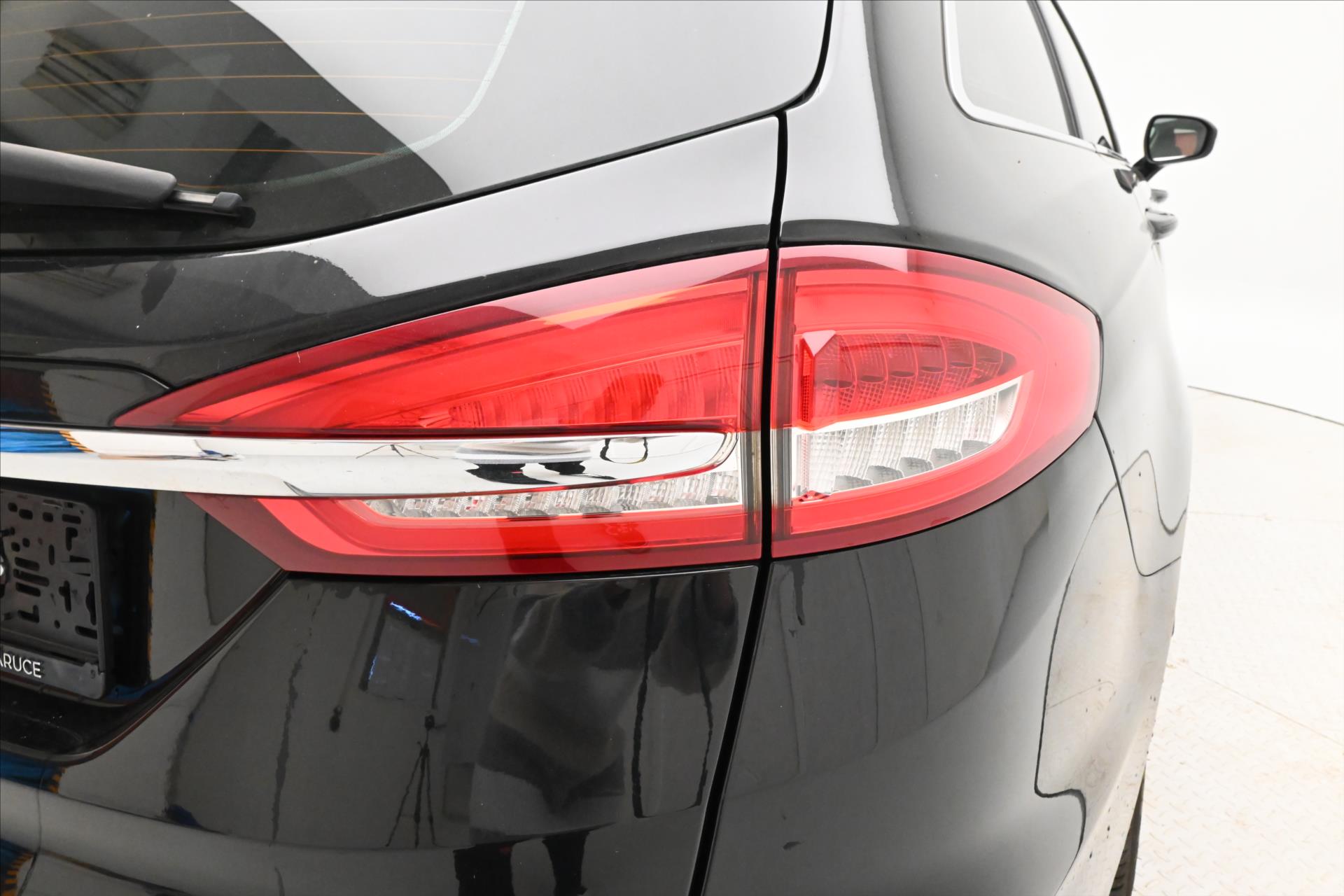 Hlavní fotografie vozu Ford Mondeo 2,0 EcoBlue 140 kW AT/8 Titanium Záruka až 5 let (28)