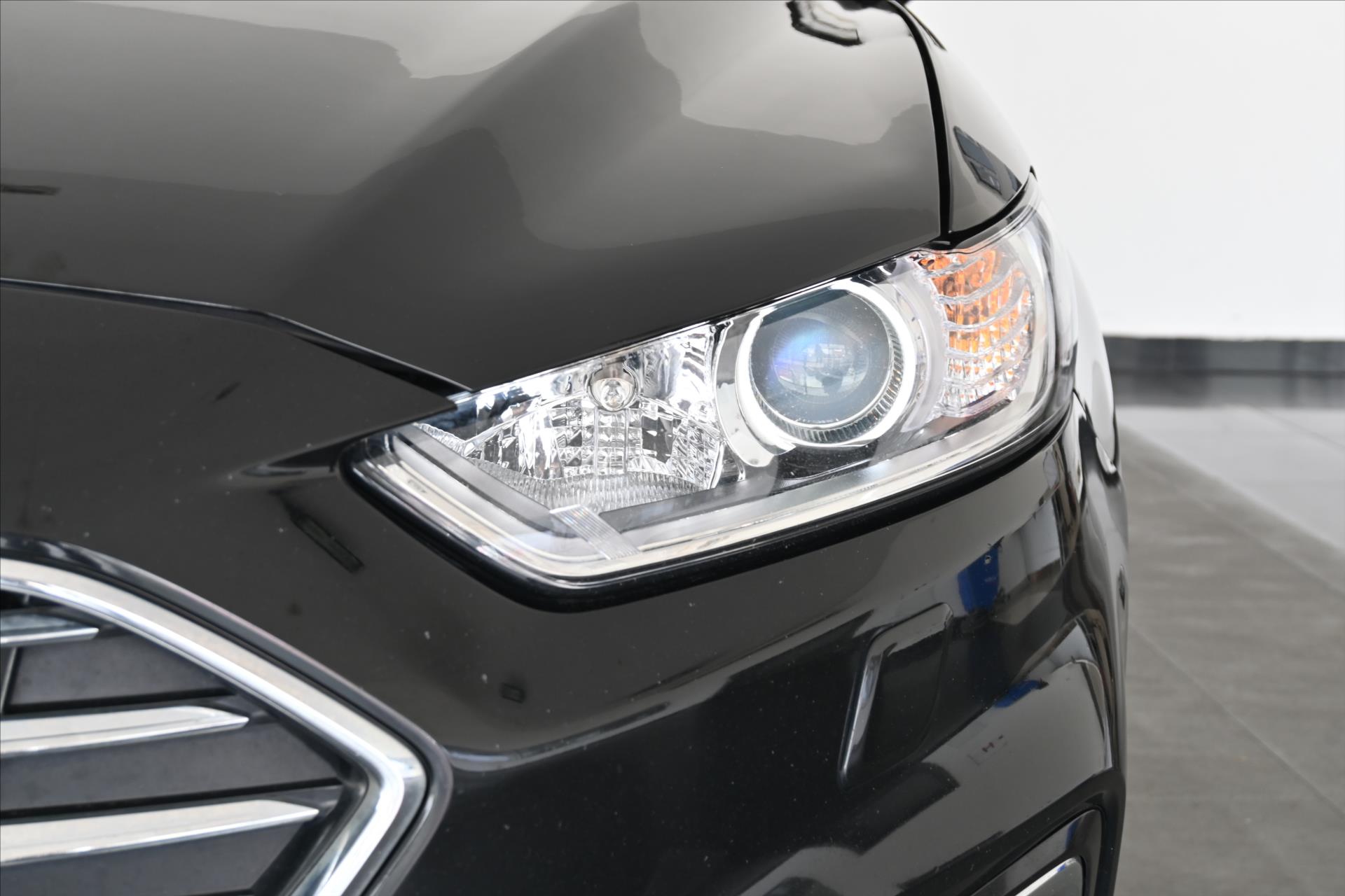 Hlavní fotografie vozu Ford Mondeo 2,0 EcoBLUE 140 kW AT/8 TITANIUM Záruka až 5 let (29)