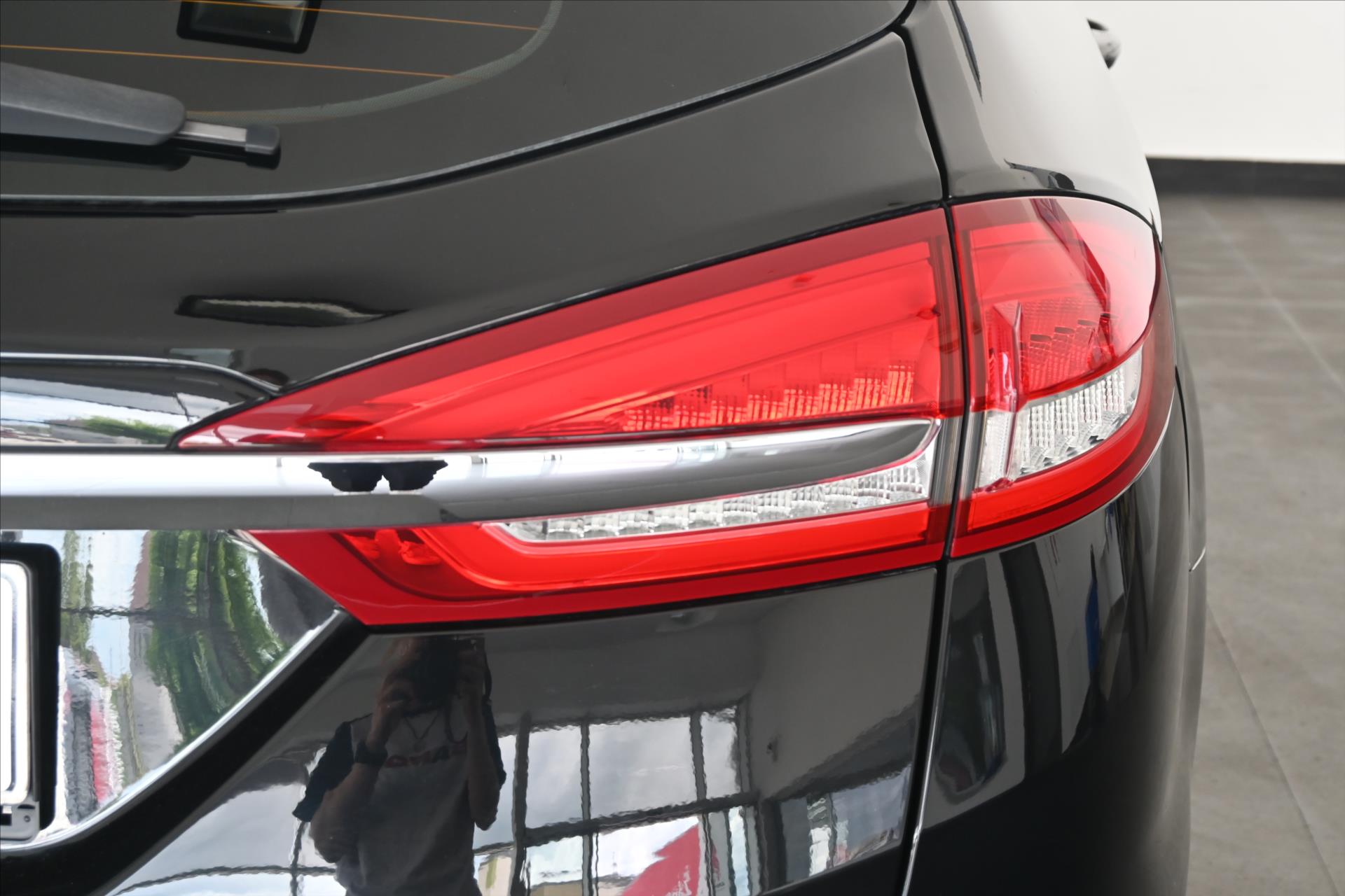 Hlavní fotografie vozu Ford Mondeo 2,0 EcoBLUE 140 kW AT/8 TITANIUM Záruka až 5 let (30)