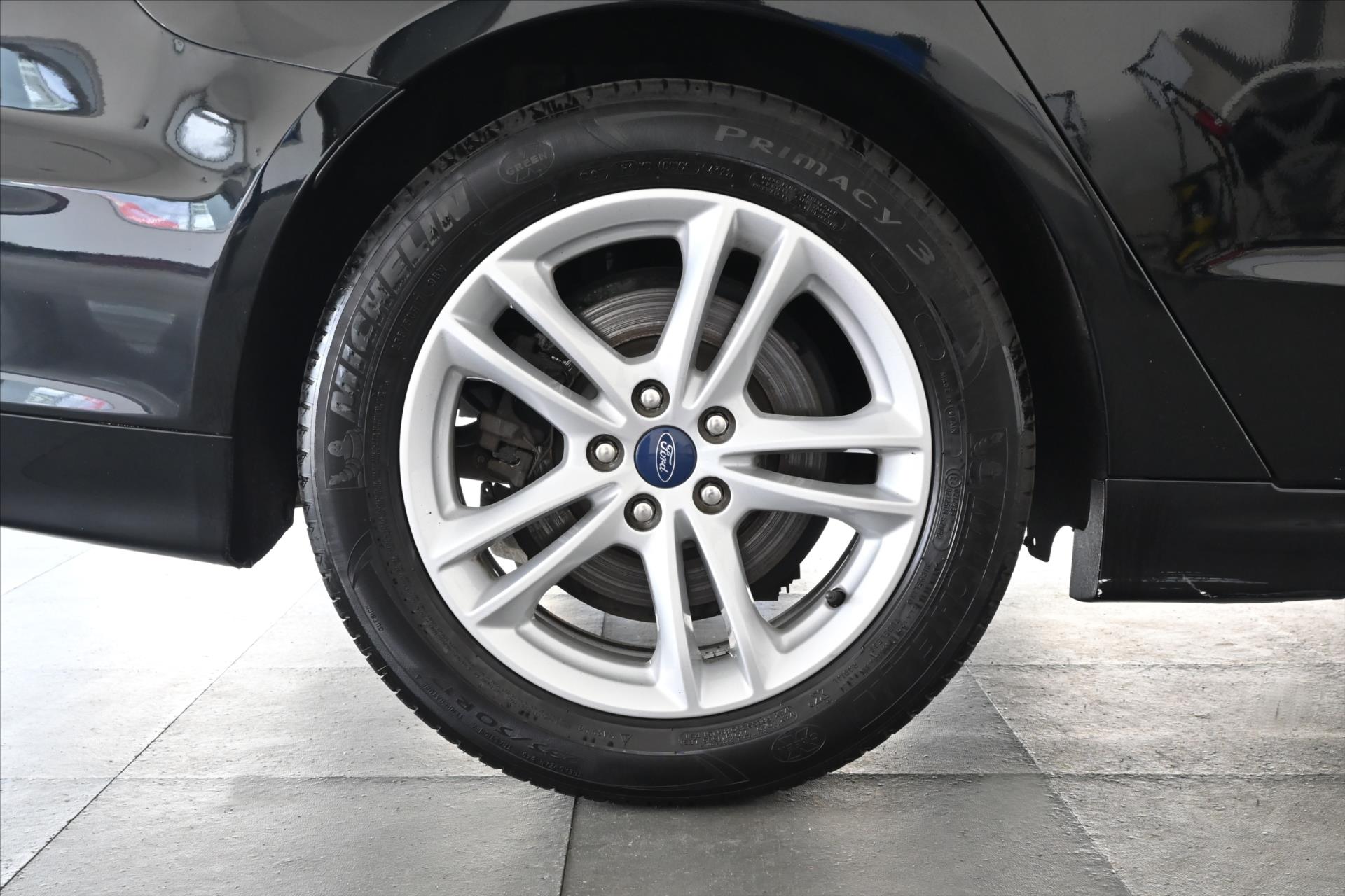 Hlavní fotografie vozu Ford Mondeo 2,0 EcoBLUE 140 kW AT/8 TITANIUM Záruka až 5 let (31)