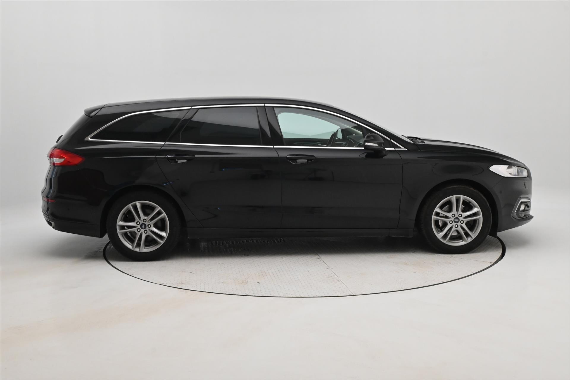 Hlavní fotografie vozu Ford Mondeo 2,0 EcoBlue 140 kW AT/8 Titanium Záruka až 5 let (4)