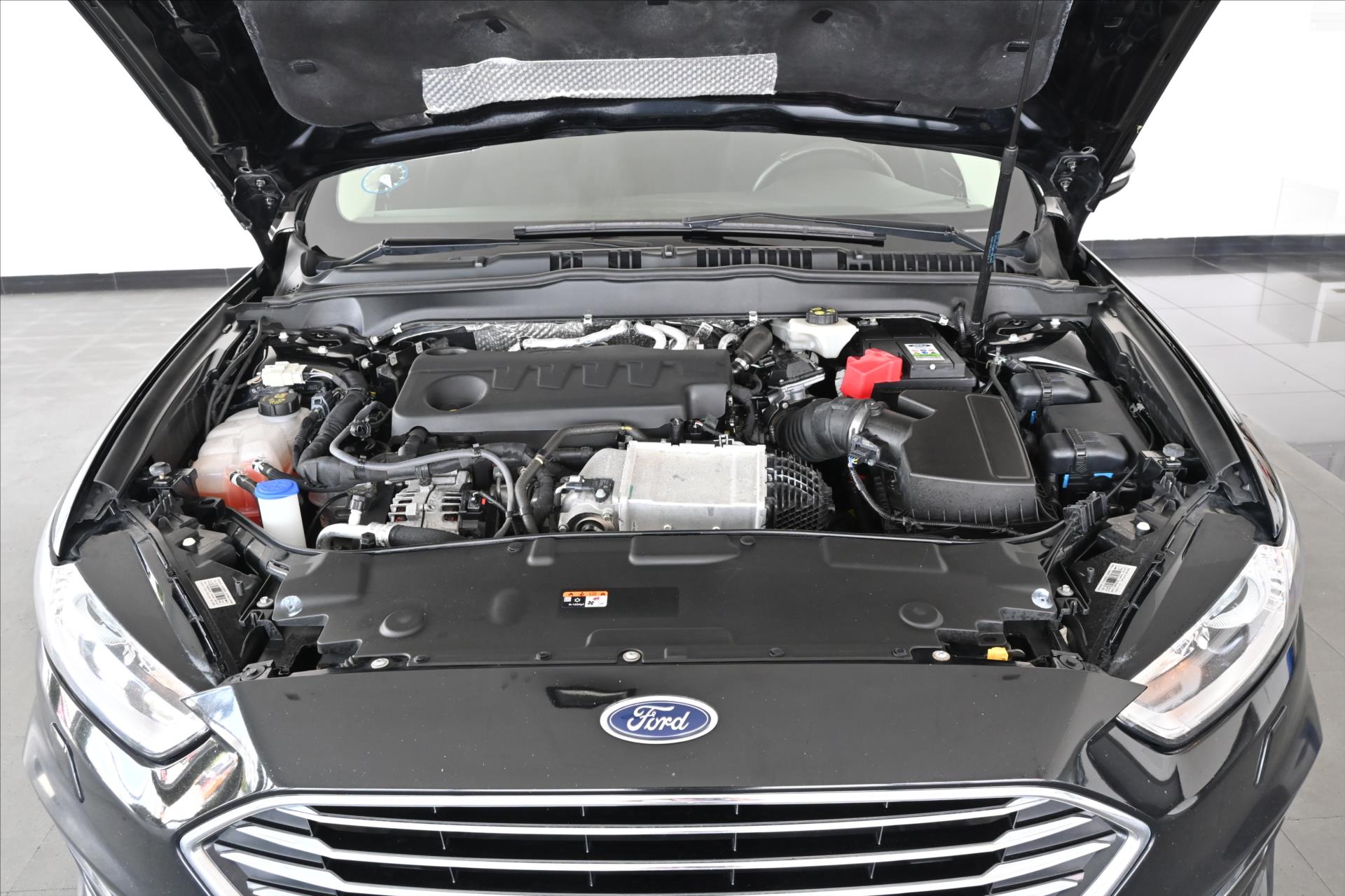 Hlavní fotografie vozu Ford Mondeo 2,0 EcoBLUE 140 kW AT/8 TITANIUM Záruka až 5 let (5)