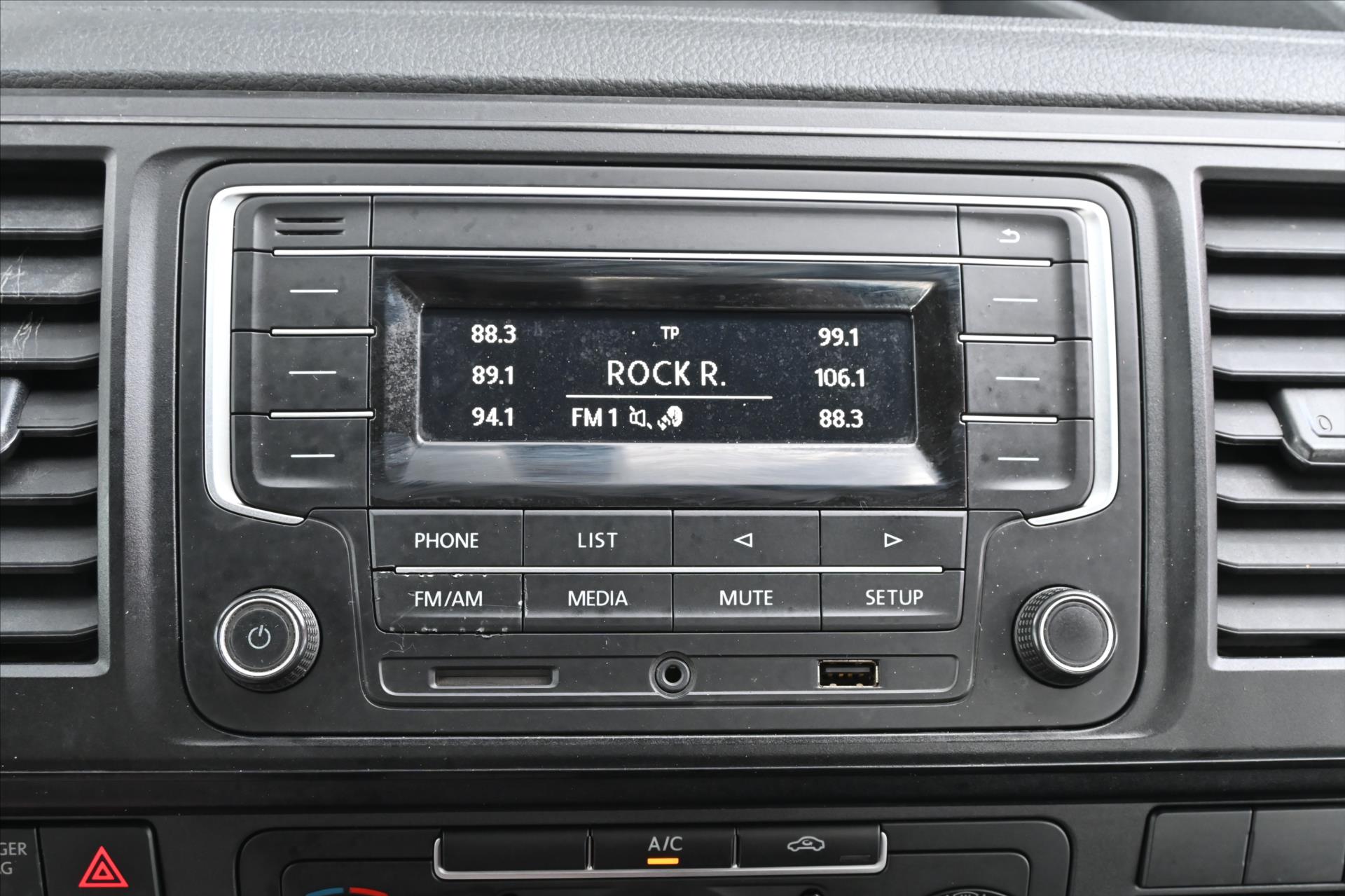 Hlavní fotografie vozu Volkswagen Transporter 2,0 TDI 110 kW Tažné Záruka až 5 let (18)