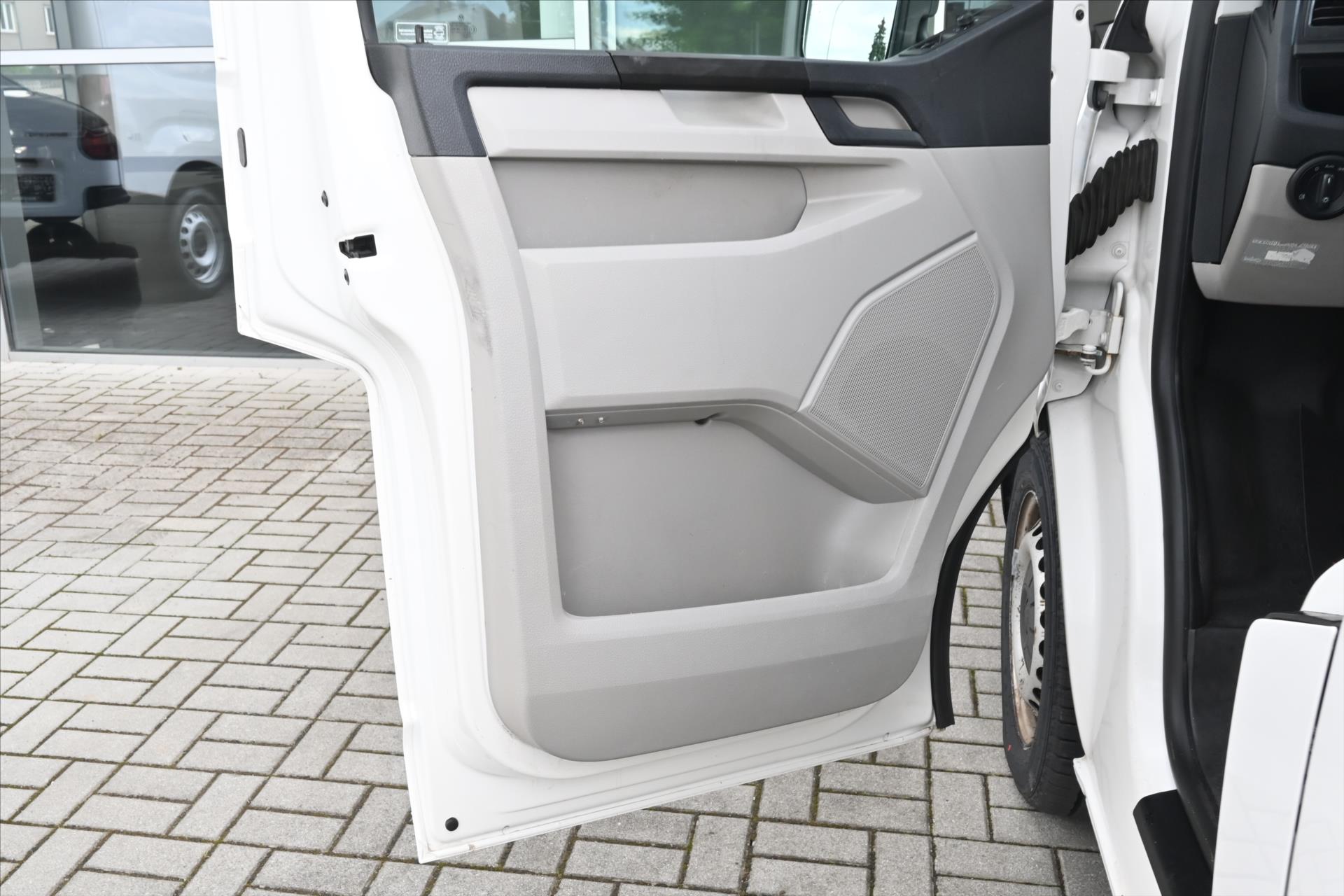 Hlavní fotografie vozu Volkswagen Transporter 2,0 TDI 110 kW Tažné Záruka až 5 let (21)