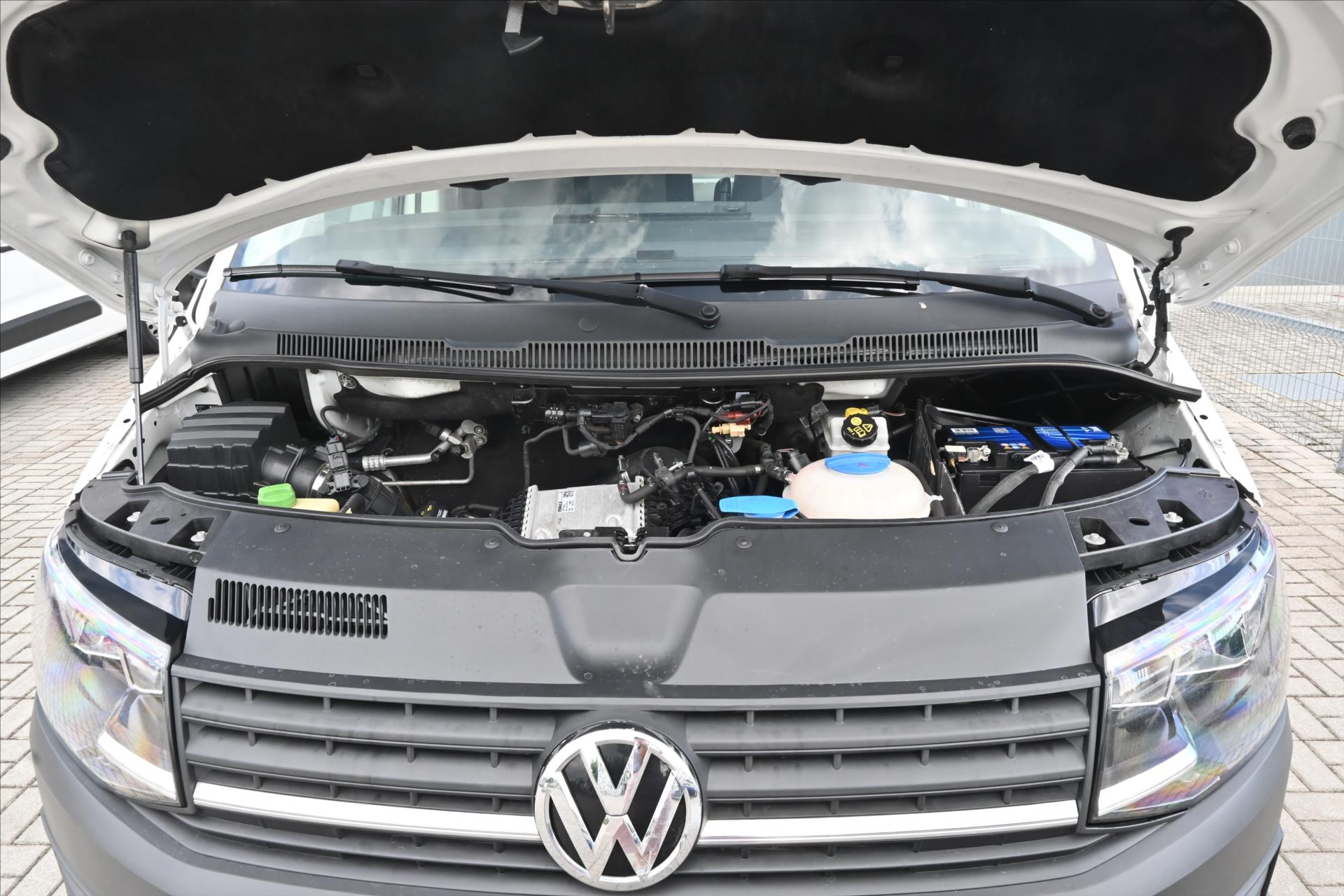 Hlavní fotografie vozu Volkswagen Transporter 2,0 TDI 110kW Tažné Záruka až 5 let (5)
