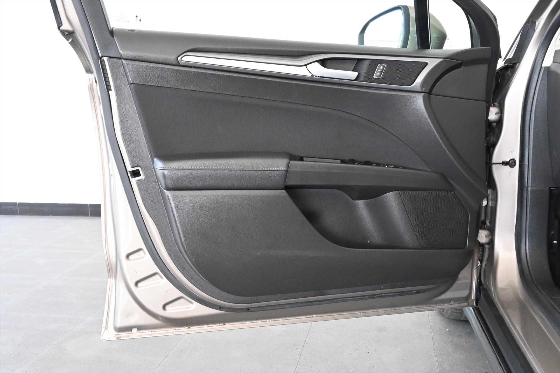 Hlavní fotografie vozu Ford Mondeo 2,0 EcoBlue 110 kW Business Záruka až 5 let (24)