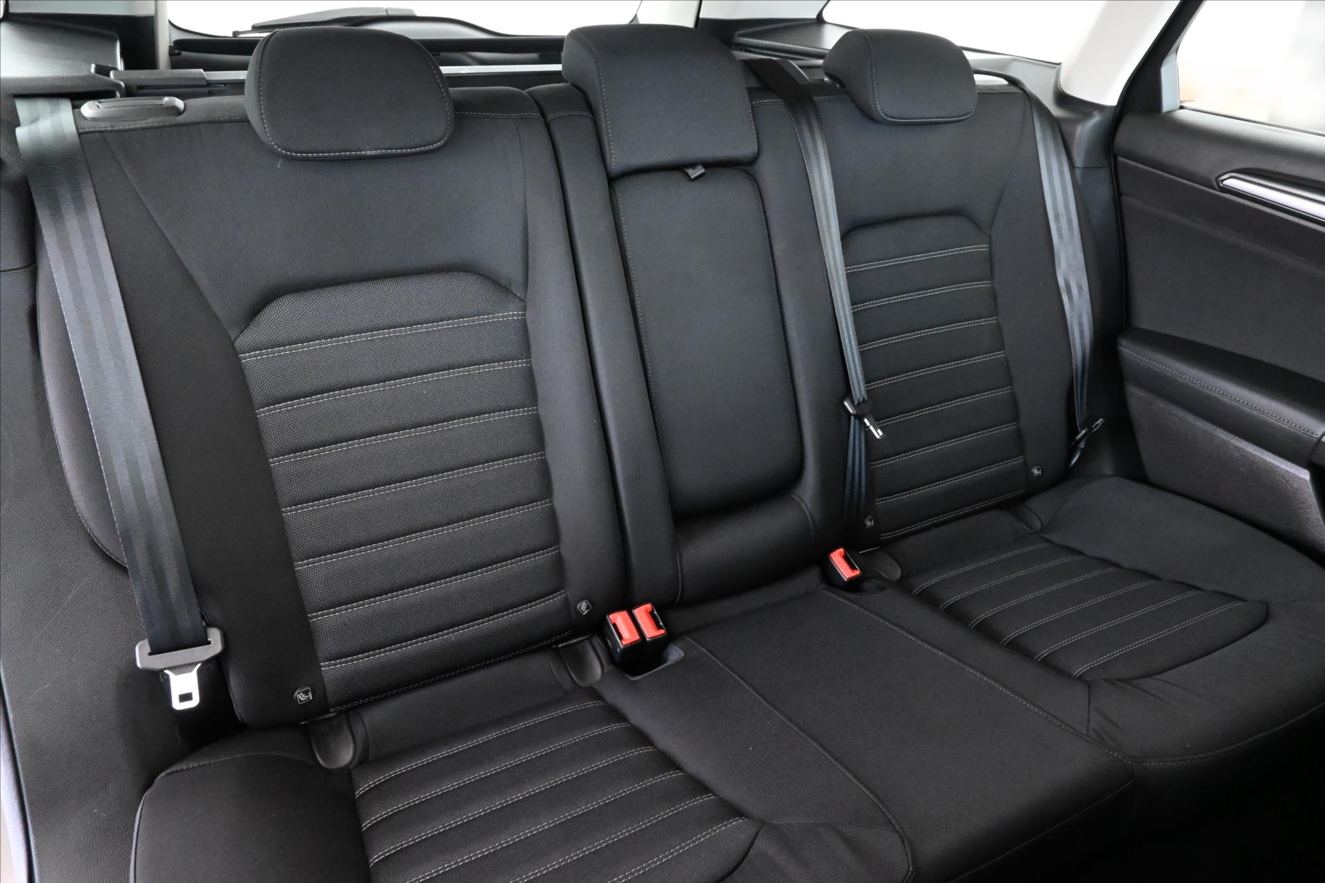 Hlavní fotografie vozu Ford Mondeo 2,0 EcoBlue 110 kW Business Záruka až 5 let (27)