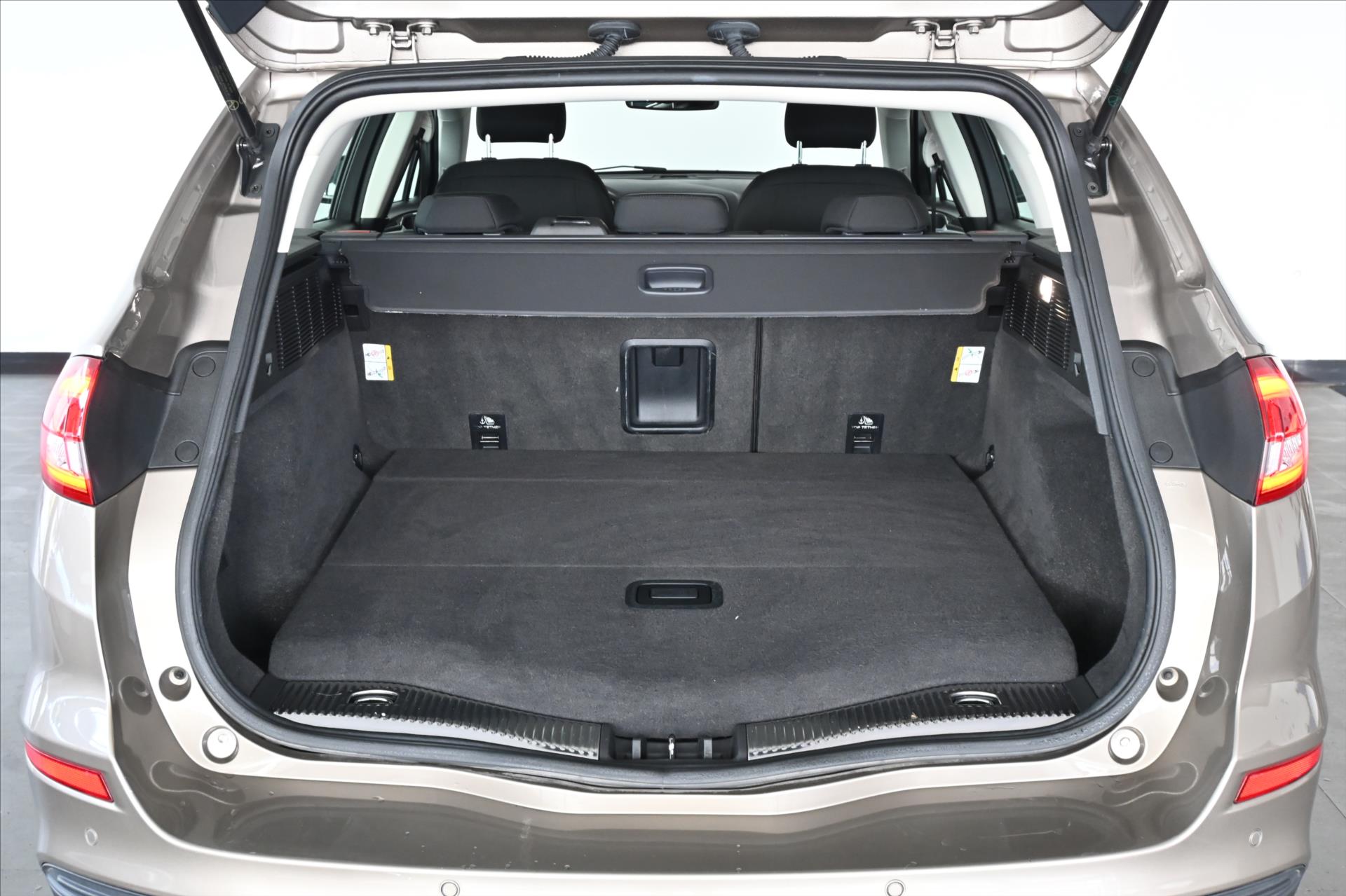 Hlavní fotografie vozu Ford Mondeo 2,0 EcoBlue 110 kW Business Záruka až 5 let (7)