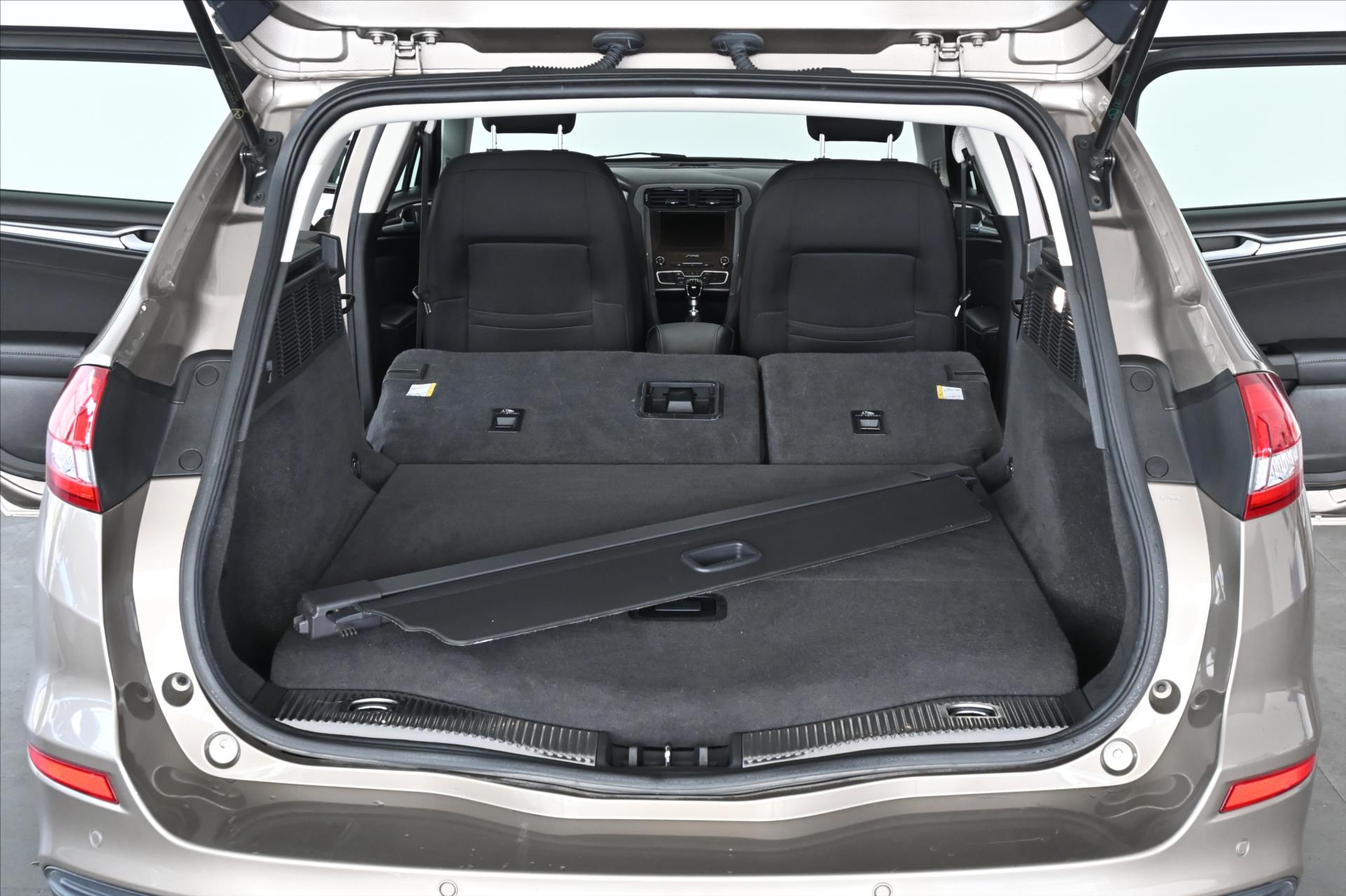 Hlavní fotografie vozu Ford Mondeo 2,0 EcoBlue 110 kW Business Záruka až 5 let (8)