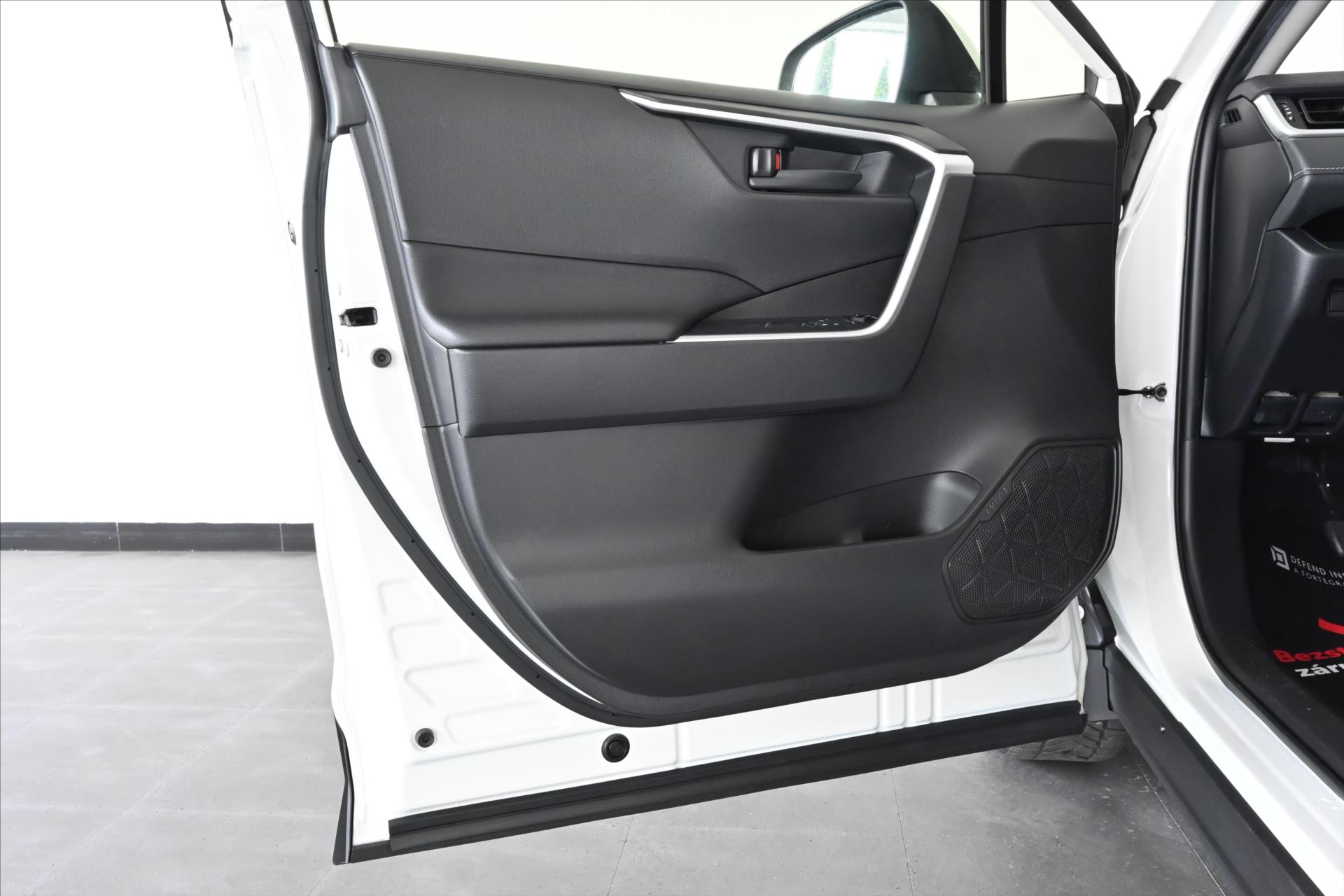 Hlavní fotografie vozu Toyota Rav4 2,0 VVT-iE 130 kW Navi Comfort Záruka až 5 let (24)