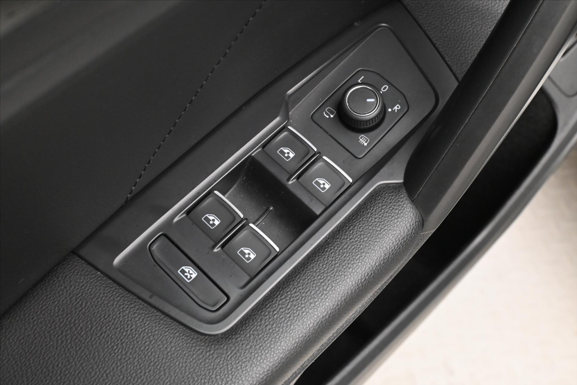 Hlavní fotografie vozu Volkswagen Tiguan Allspace 2,0 TDI 147 kW R-Line 4x4 7Míst Záruka až 5 let (27)