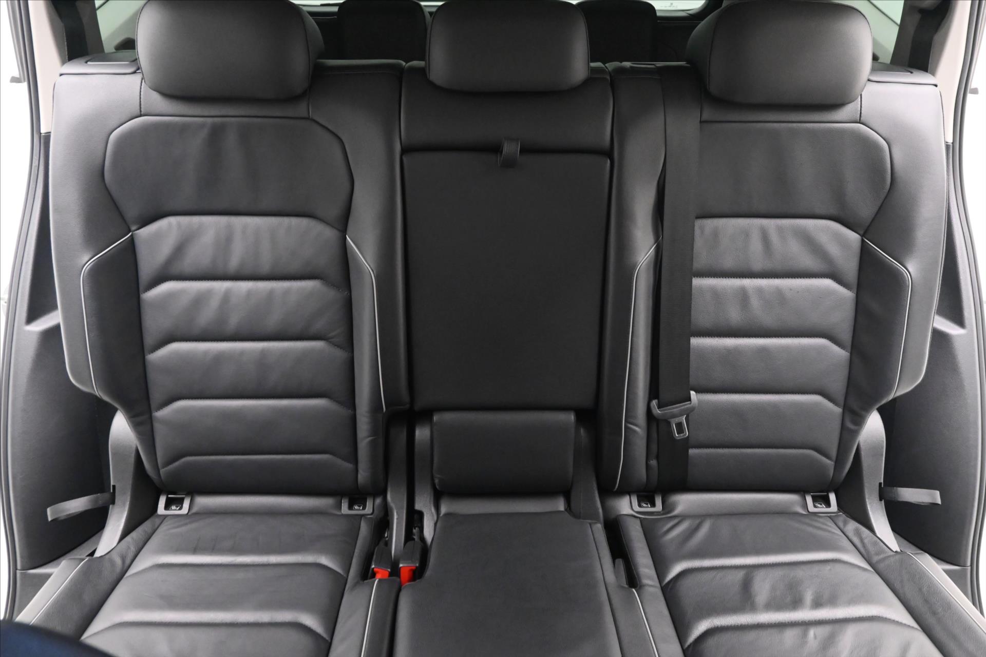 Hlavní fotografie vozu Volkswagen Tiguan Allspace 2,0 TDI 147 kW R-Line 4x4 7Míst Záruka až 5 let (30)