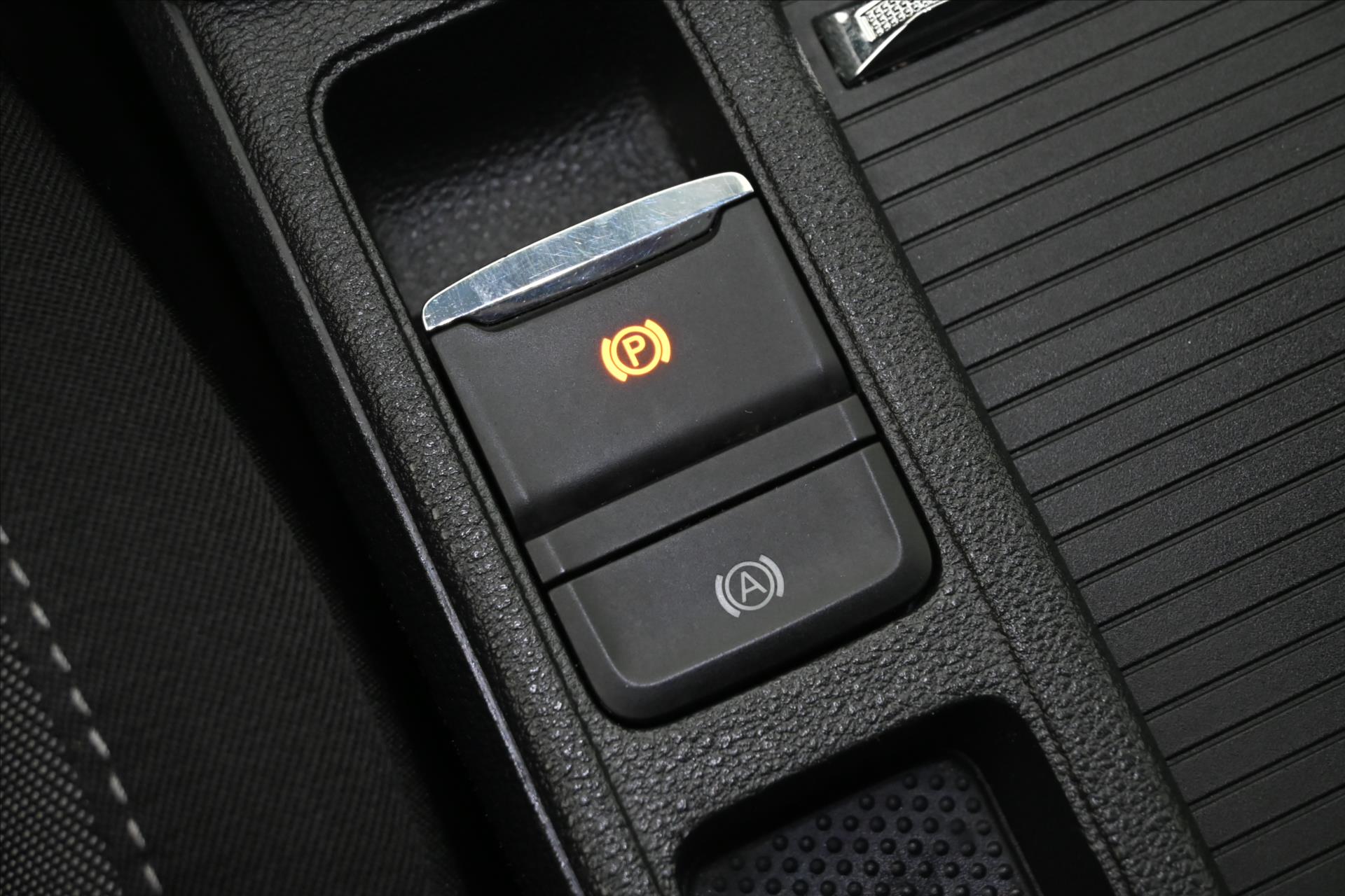 Hlavní fotografie vozu Škoda Octavia 2,0 TDI 110 kW DSG Business Executive Záruka až 5 let (25)