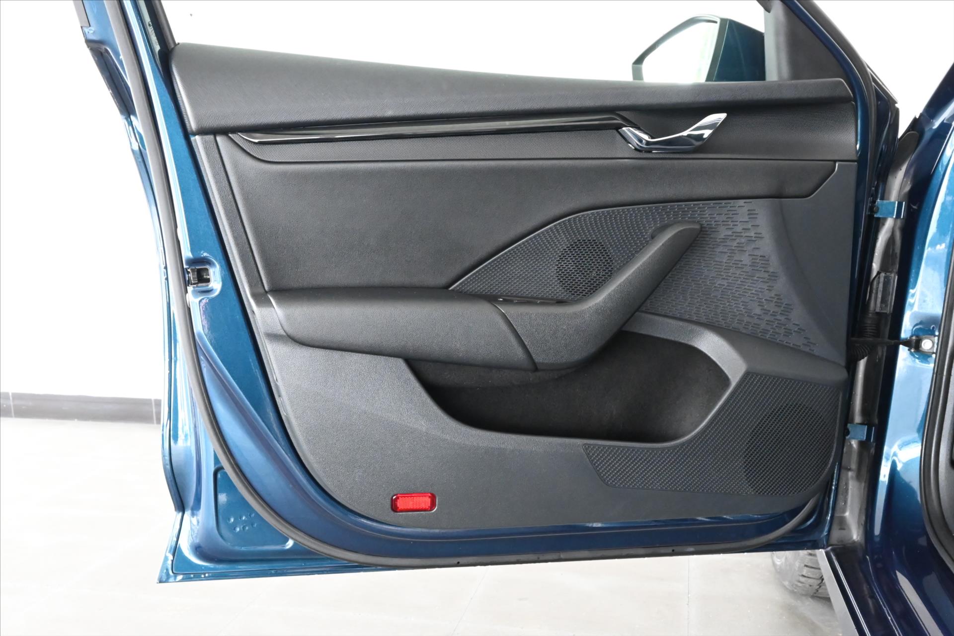 Hlavní fotografie vozu Škoda Octavia 2,0 TDI 110 kW DSG Business Executive Záruka až 5 let (26)