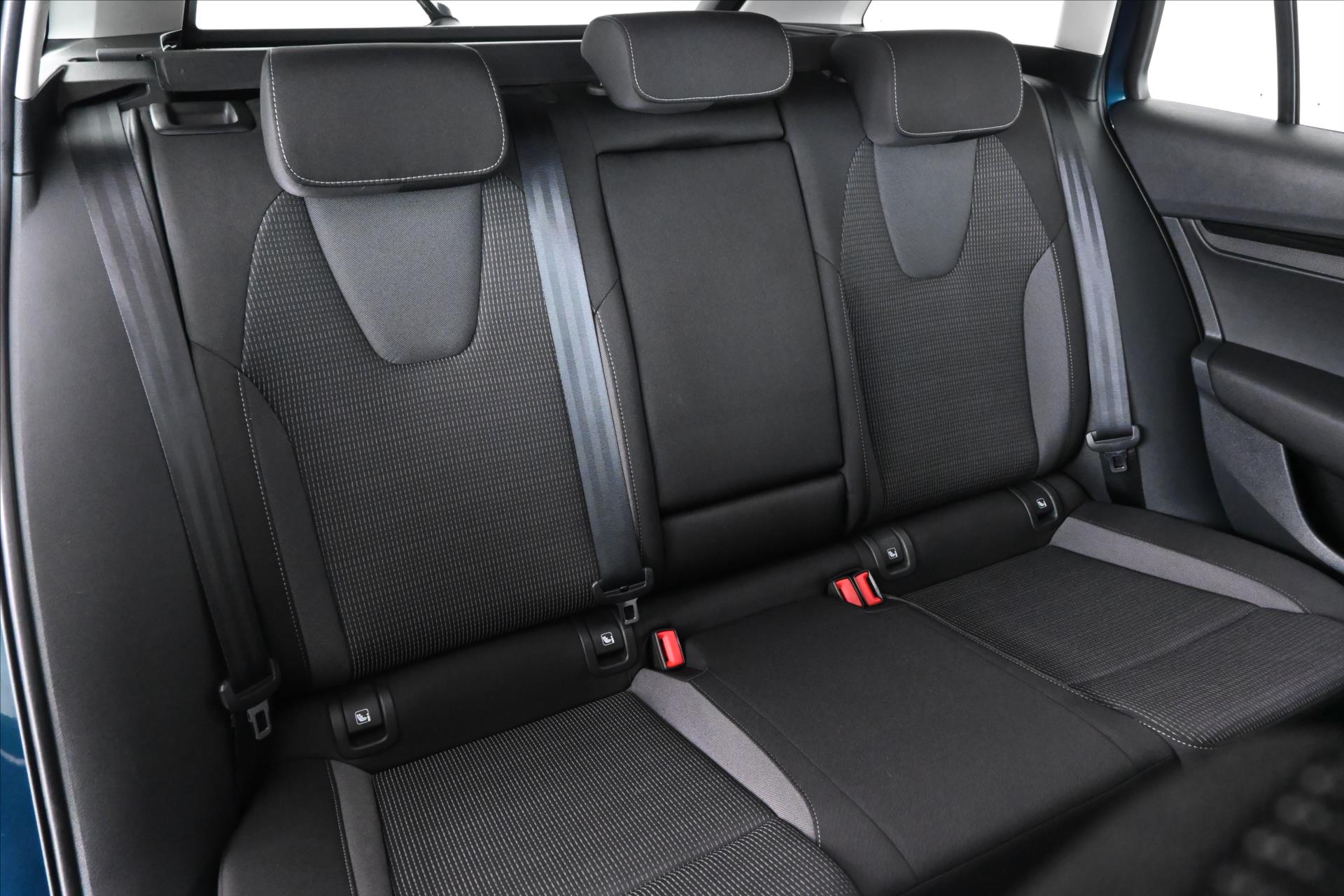 Hlavní fotografie vozu Škoda Octavia 2,0 TDI 110 kW DSG Business Executive Záruka až 5 let (29)