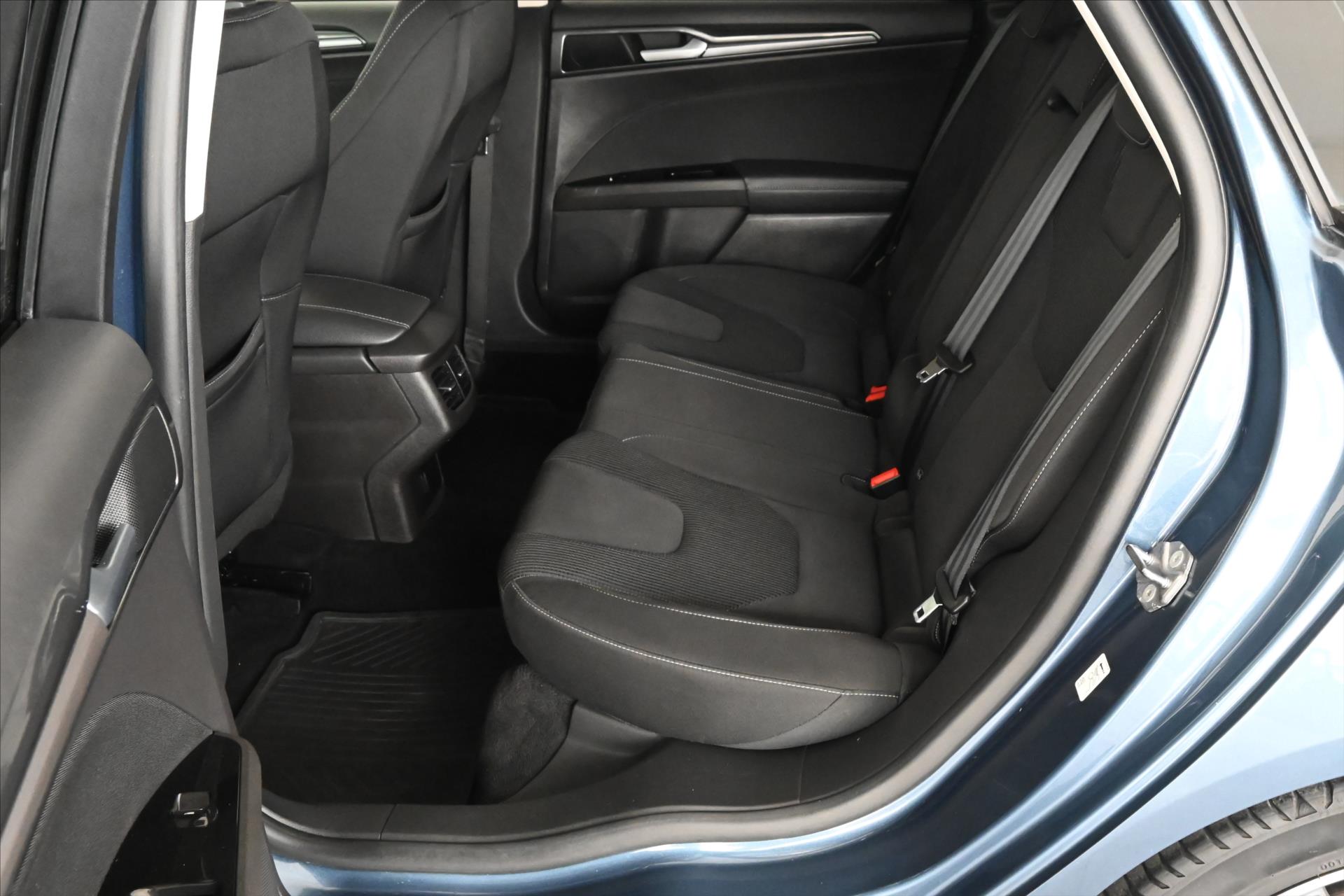 Hlavní fotografie vozu Ford Mondeo 2,0 EcoBlue 110 kW AT8 Titanium Záruka až 5 let (11)