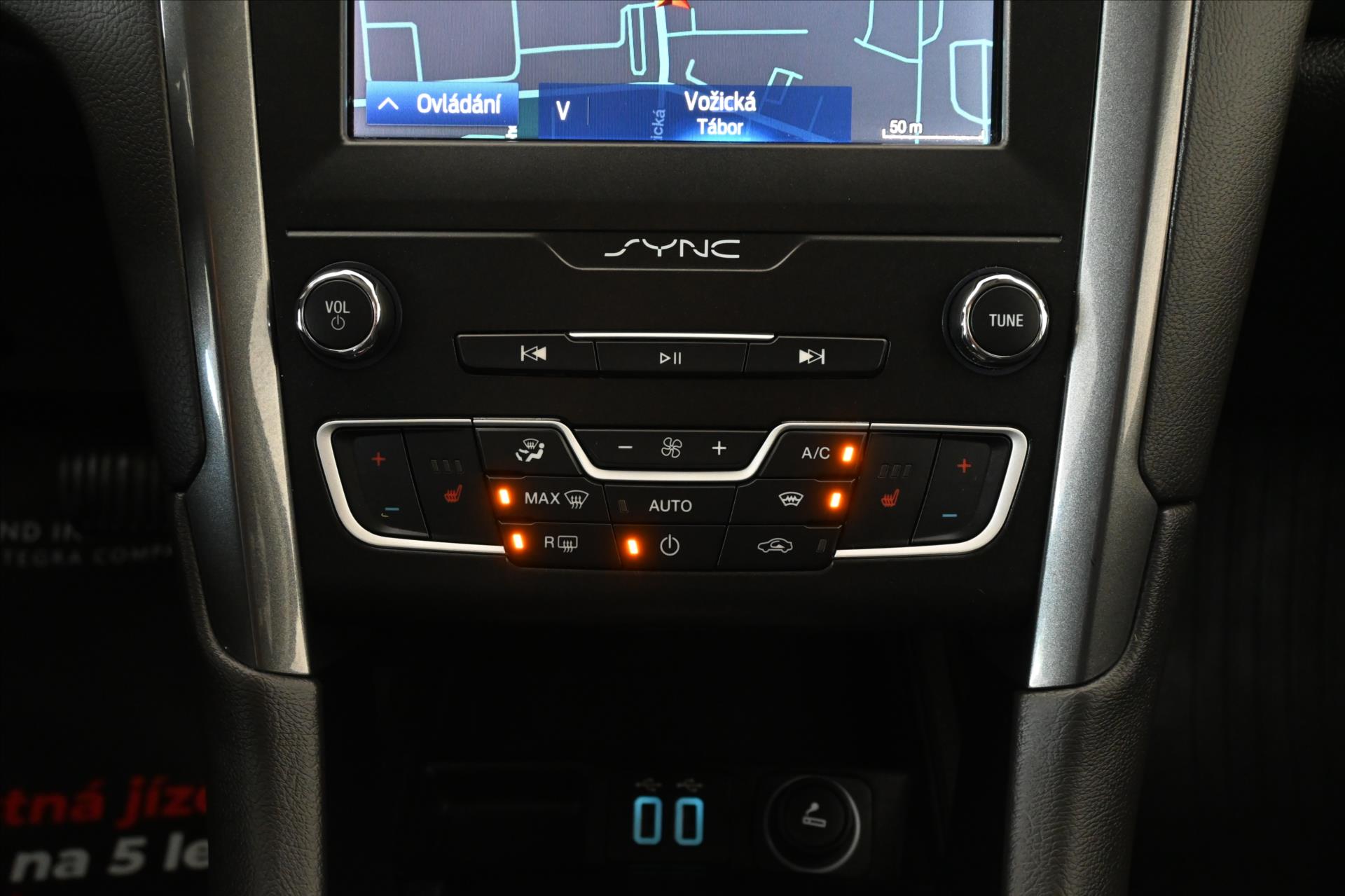 Hlavní fotografie vozu Ford Mondeo 2,0 EcoBlue 110 kW AT8 Titanium Záruka až 5 let (22)